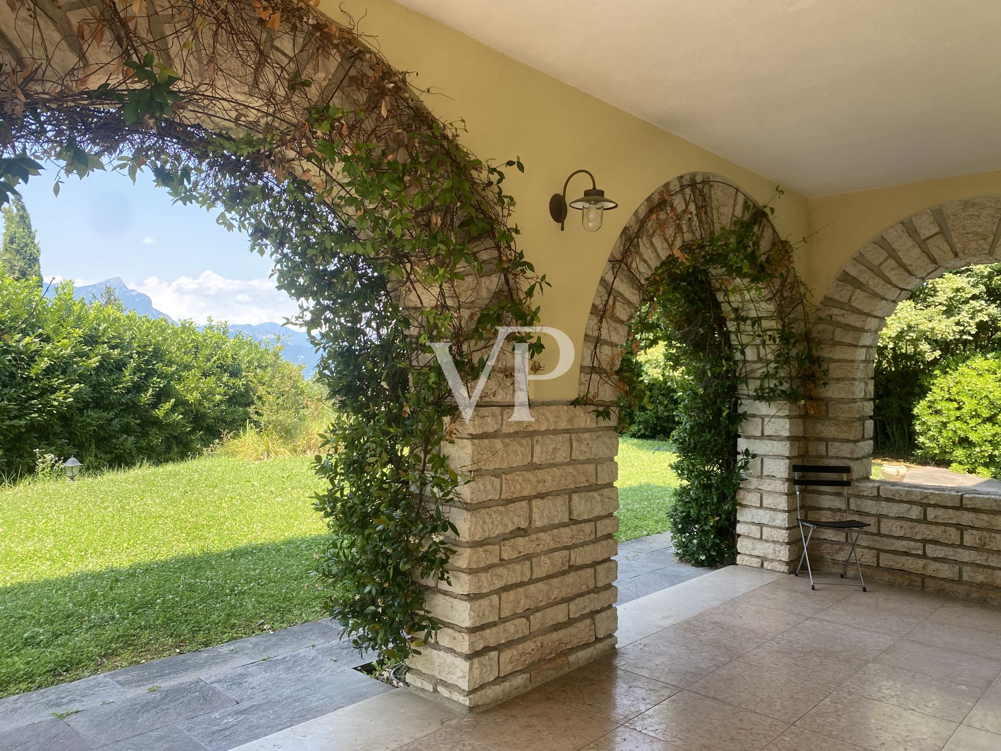 Bezaubernde Villa in Torri del Benaco mit Seeblick und privatem Pool