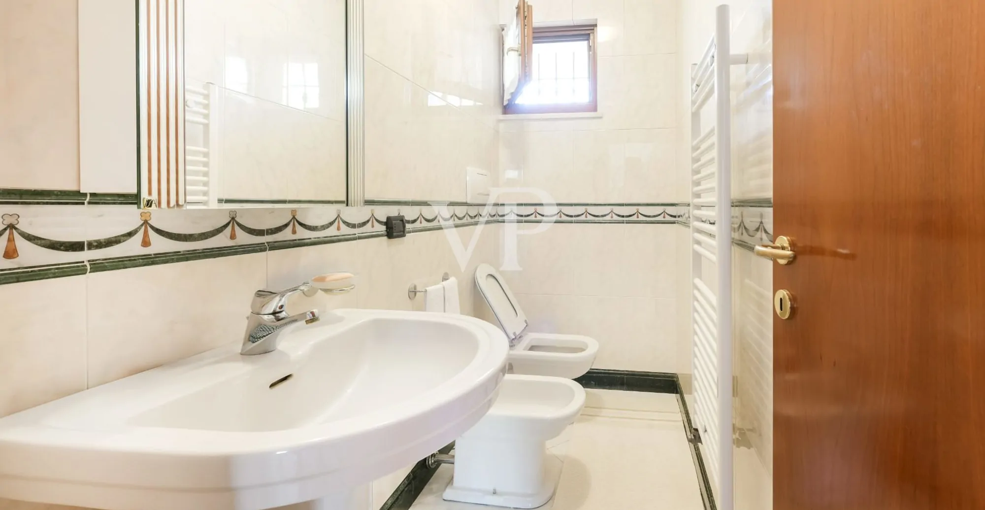 Exklusive Villa mit Schwimmbad und Seeblick in Bardolino - Eleganz und Privatsphäre am Gardasee