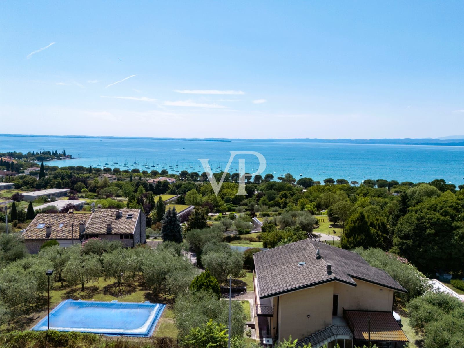 Villa exclusive avec piscine et vue sur le lac à Bardolino - élégance et intimité sur le lac de Garde
