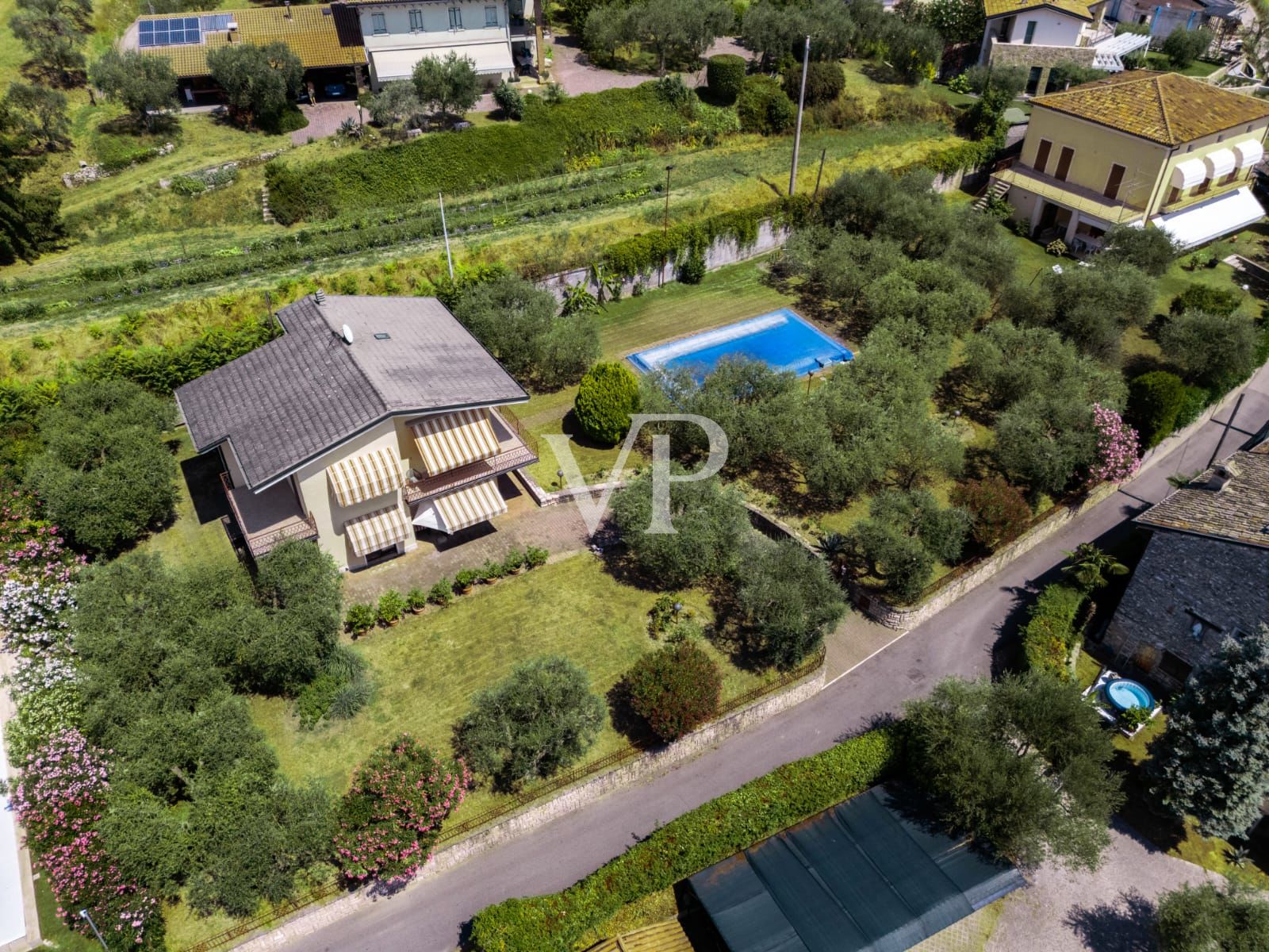 Villa exclusive avec piscine et vue sur le lac à Bardolino - élégance et intimité sur le lac de Garde