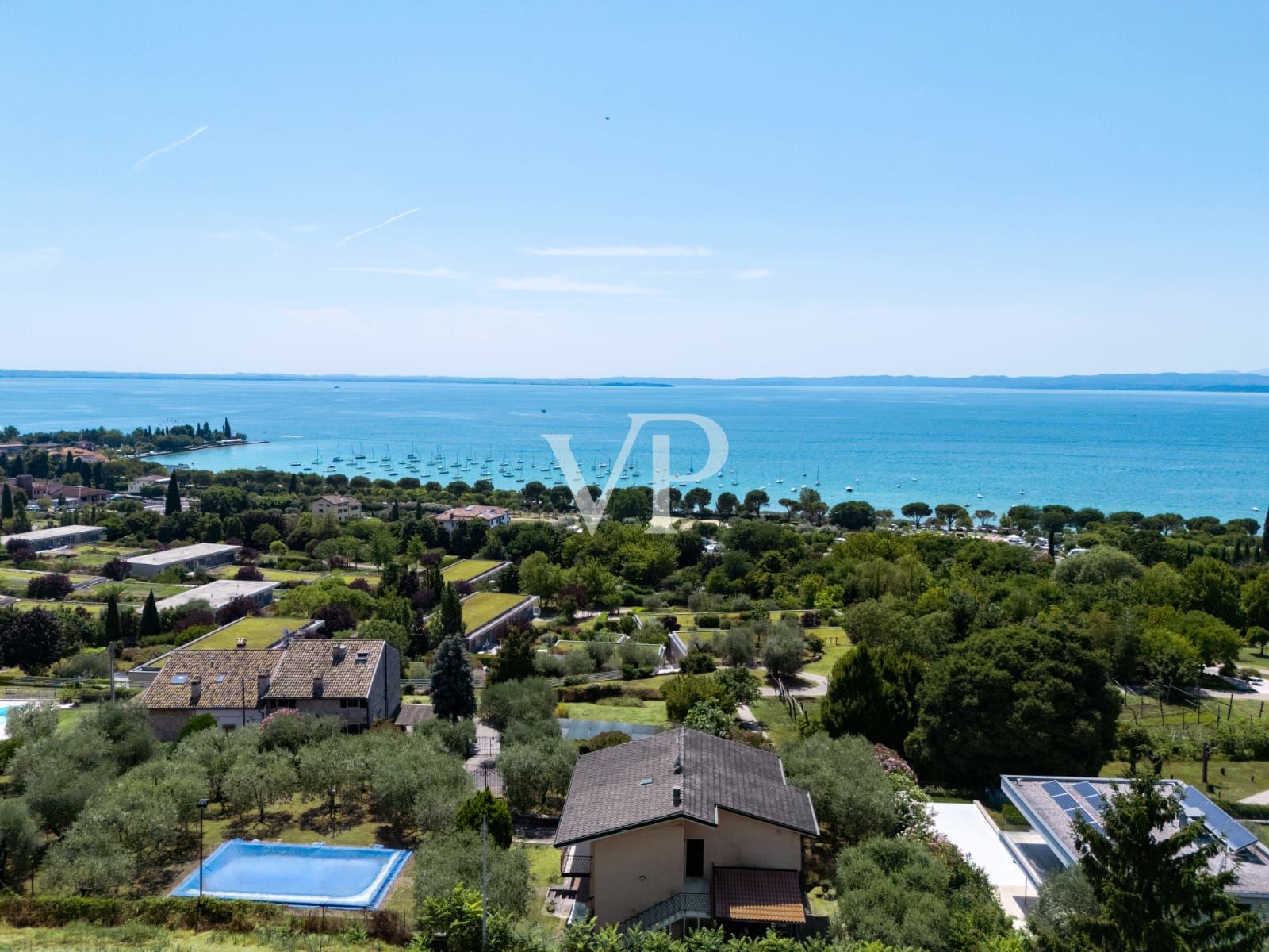 Villa exclusive avec piscine et vue sur le lac à Bardolino - élégance et intimité sur le lac de Garde