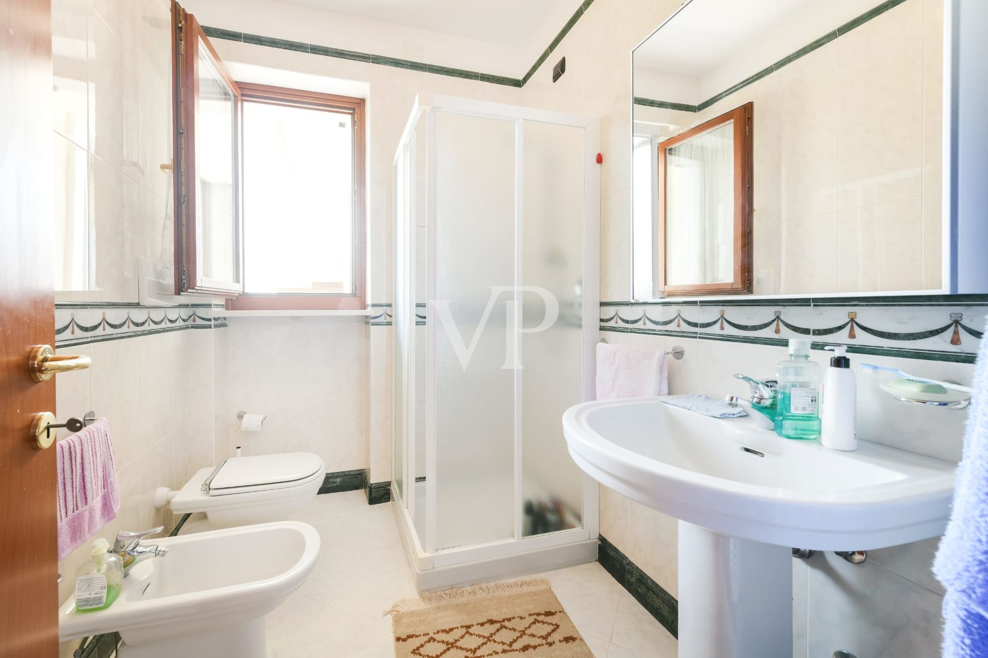 Villa exclusive avec piscine et vue sur le lac à Bardolino - élégance et intimité sur le lac de Garde