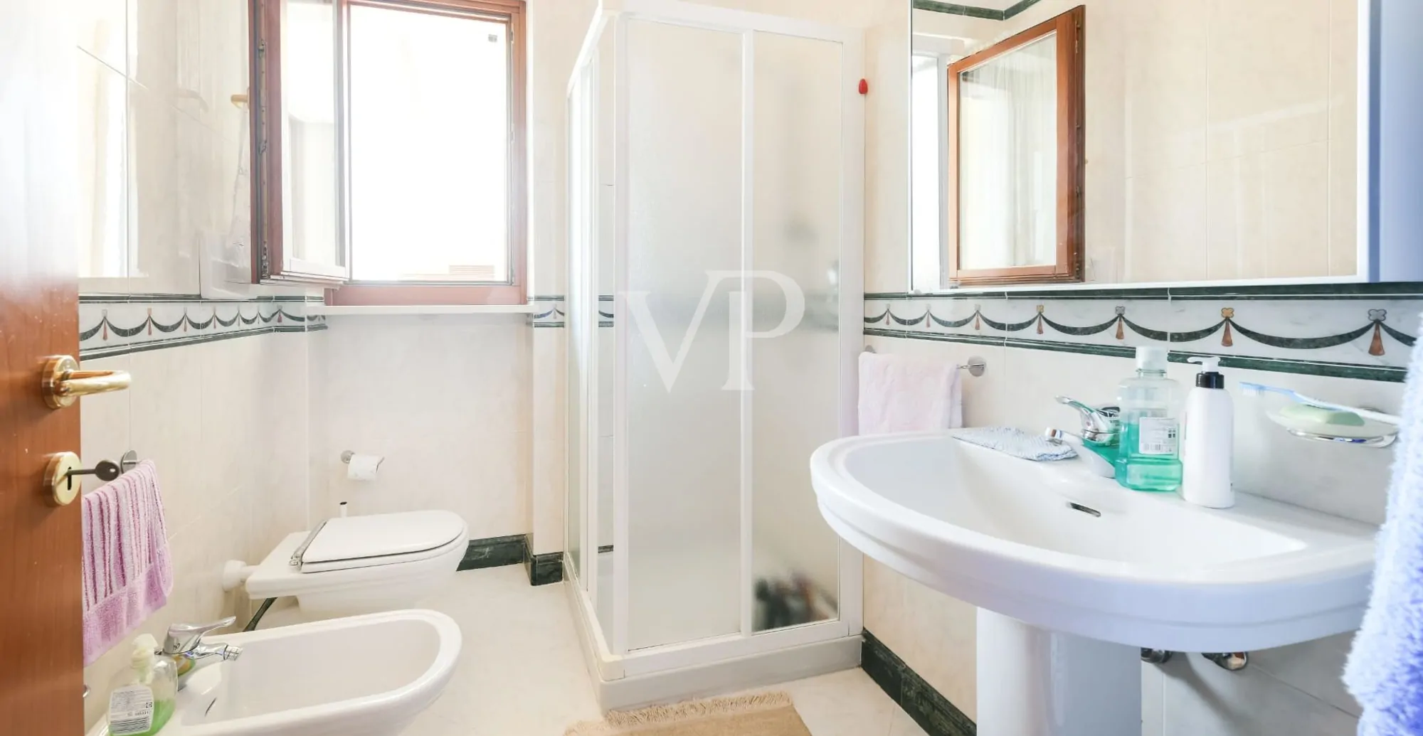 Exklusive Villa mit Schwimmbad und Seeblick in Bardolino - Eleganz und Privatsphäre am Gardasee