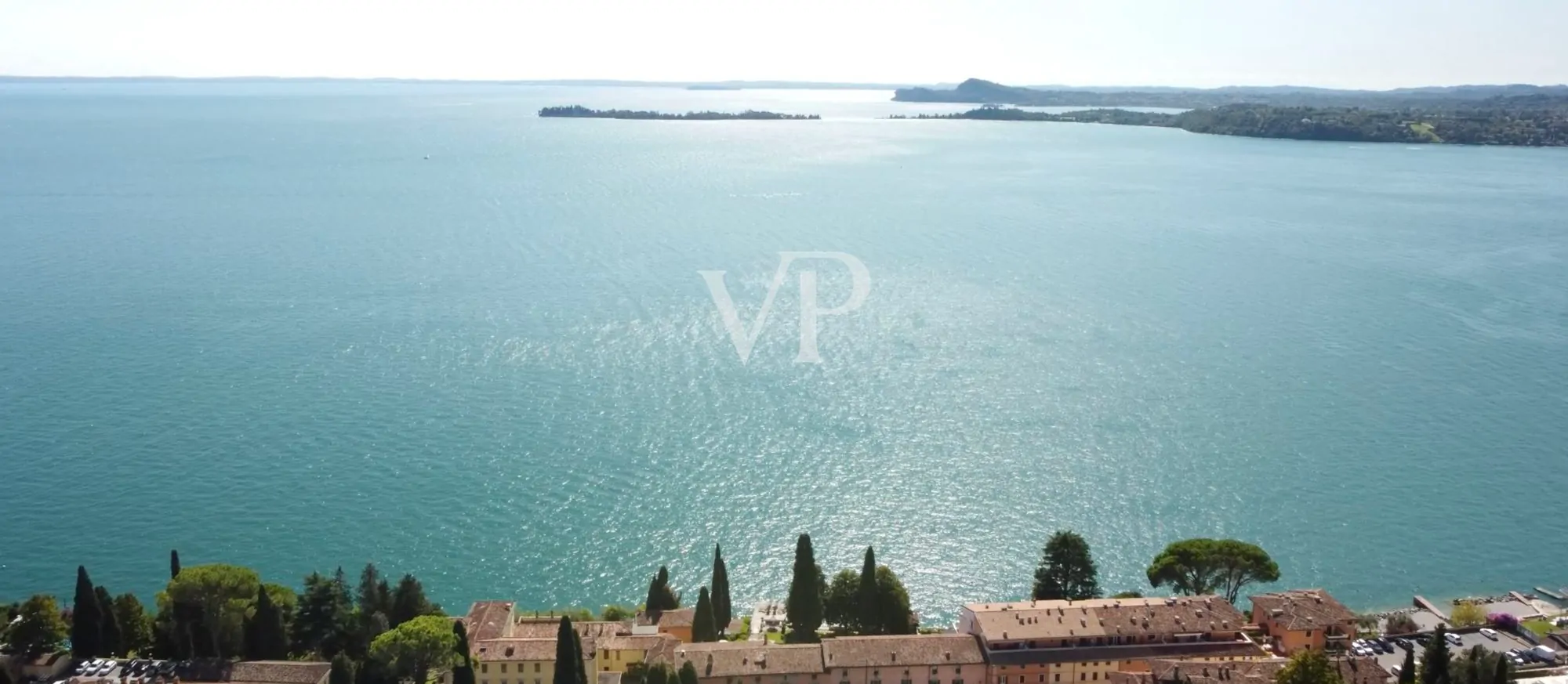 Moderno trilocale a Gardone Riviera in un esclusivo residence vista lago