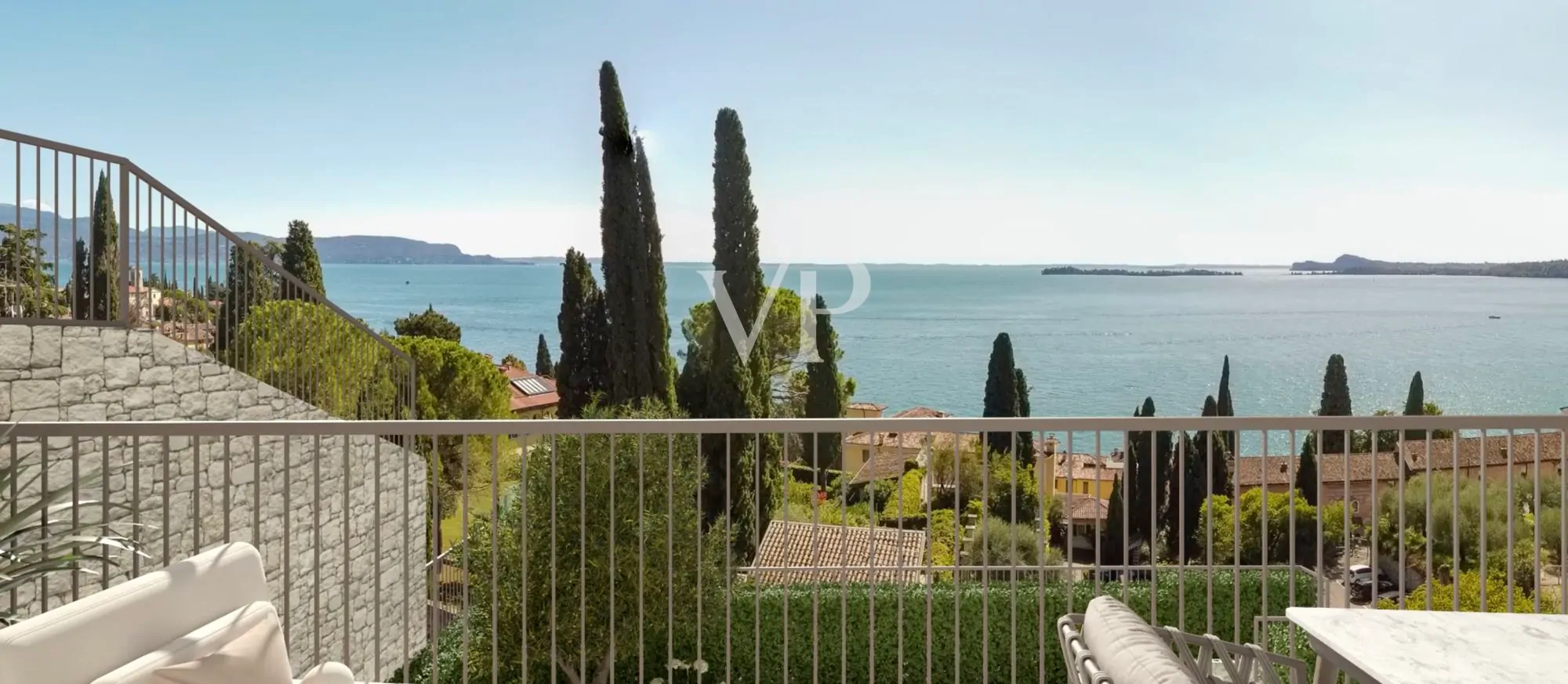 Moderno trilocale a Gardone Riviera in un esclusivo residence vista lago