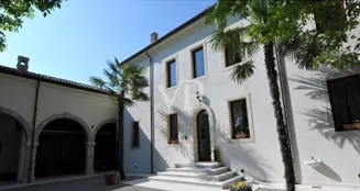 von_poll_real_estate_property_IT254152293_image_0