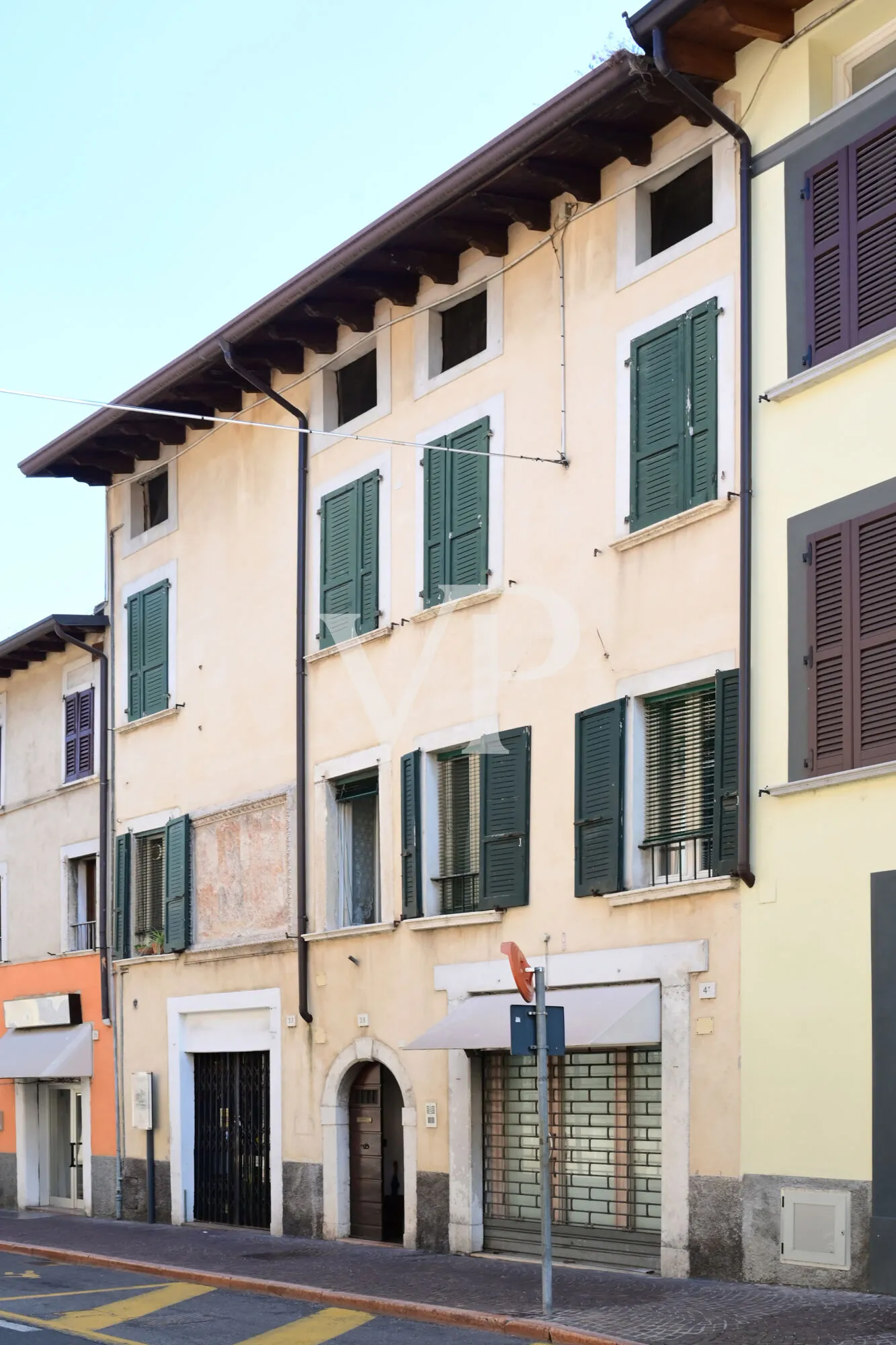 Palazzo storico terra-cielo nel cuore di Salò