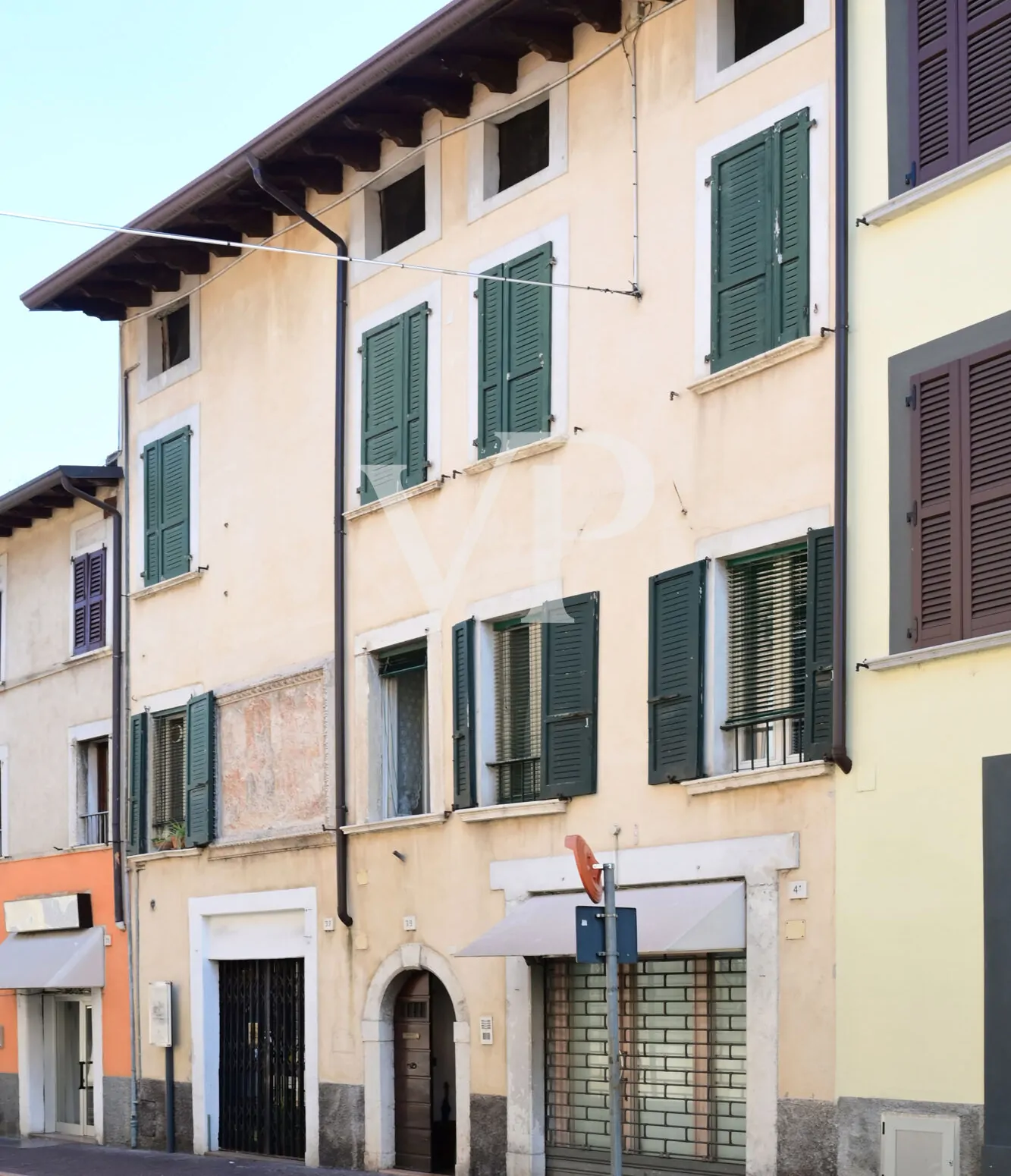 Denkmalgeschütztes Gebäude im Herzen von Salò