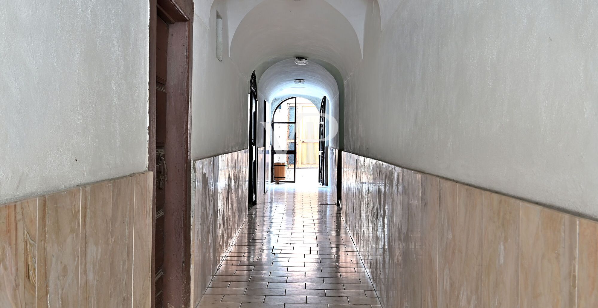 Edificio histórico emblemático en el corazón de Salò