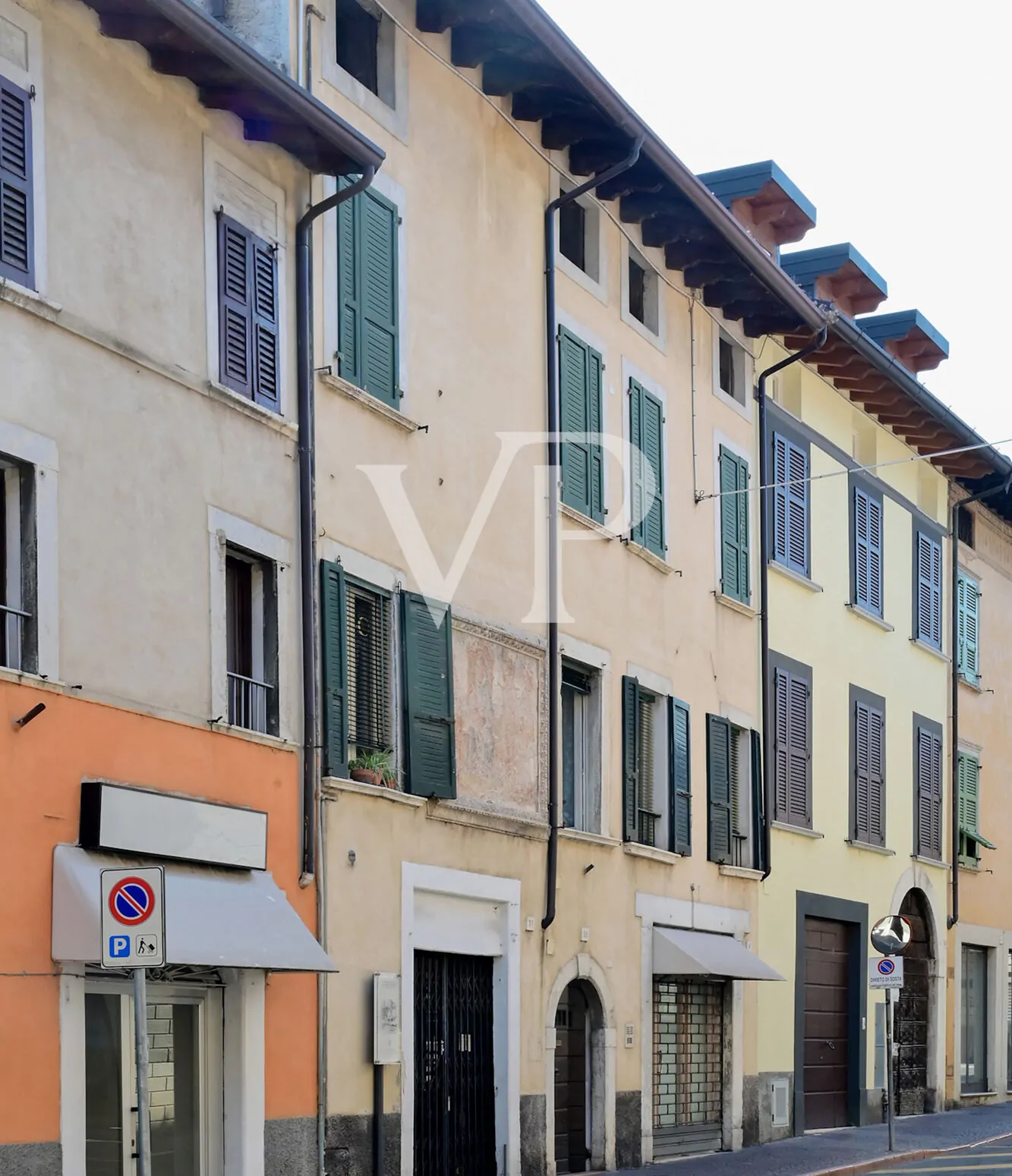 Denkmalgeschütztes Gebäude im Herzen von Salò