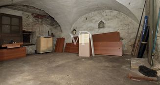 von_poll_real_estate_property_IT254922301_image_27