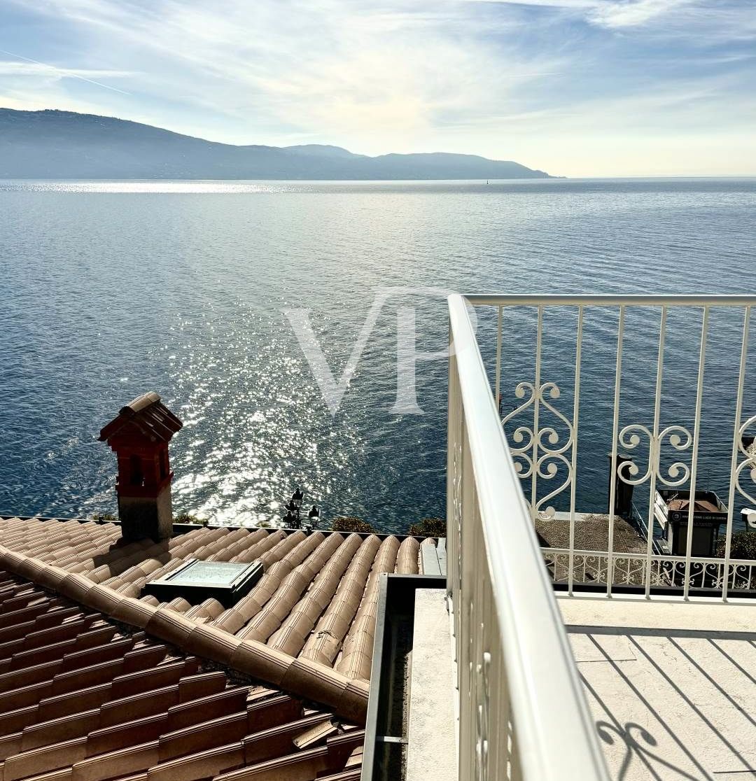 Ático en el corazón de Gargnano, terraza con vistas al lago