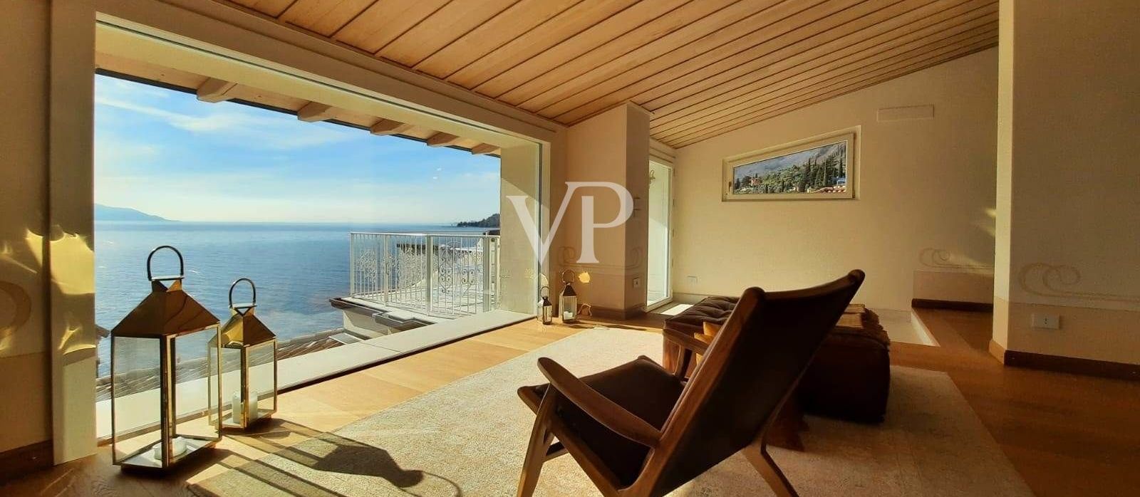 Ático en el corazón de Gargnano, terraza con vistas al lago