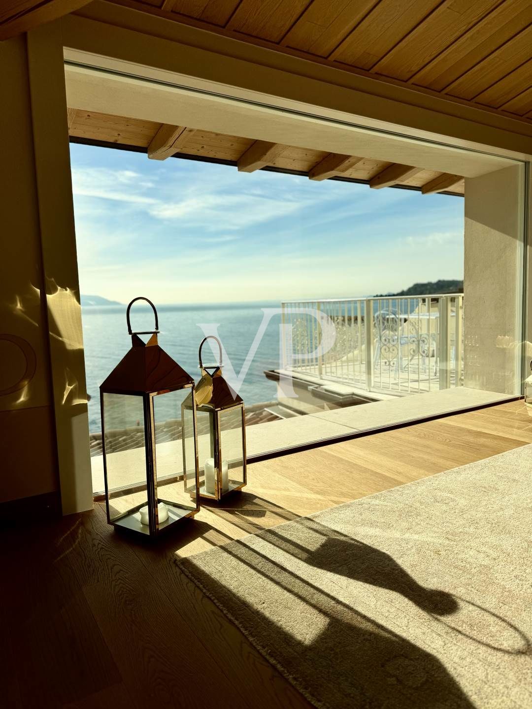 Attico nel cuore di Gargnano, terrazza con vista lago dominante