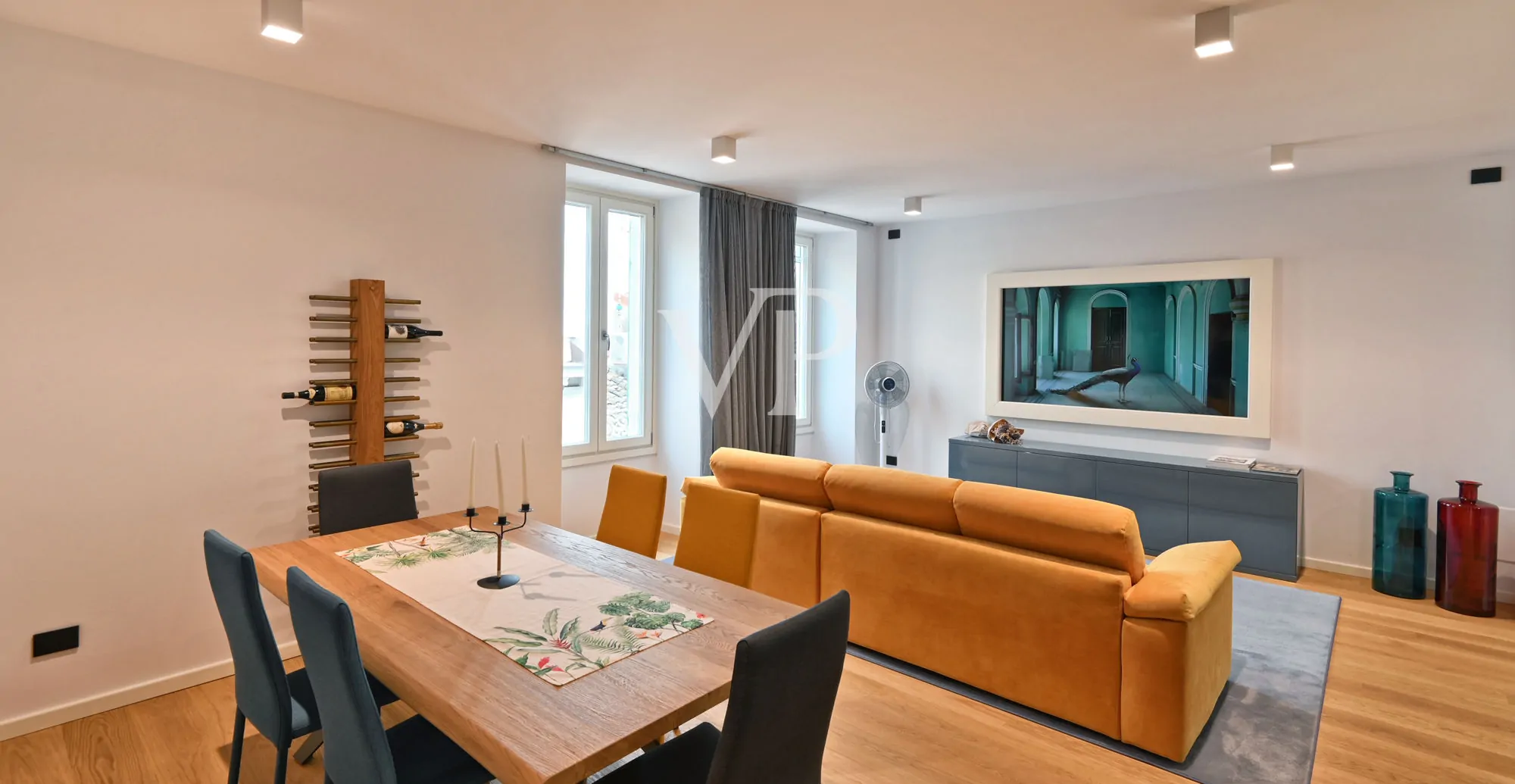 Elegant large apartment with terrace on the lakefront of Gargnano