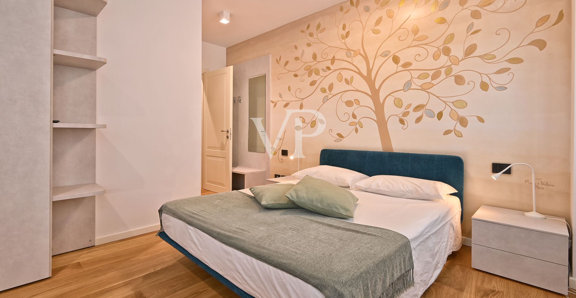 Elegante appartamento di ampie dimensioni con terrazzo sul lungolago di Gargnano