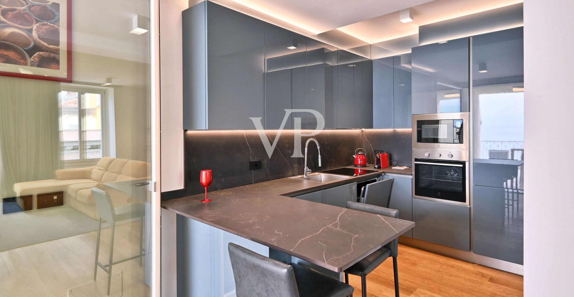 Elegante appartamento di ampie dimensioni con terrazzo sul lungolago di Gargnano