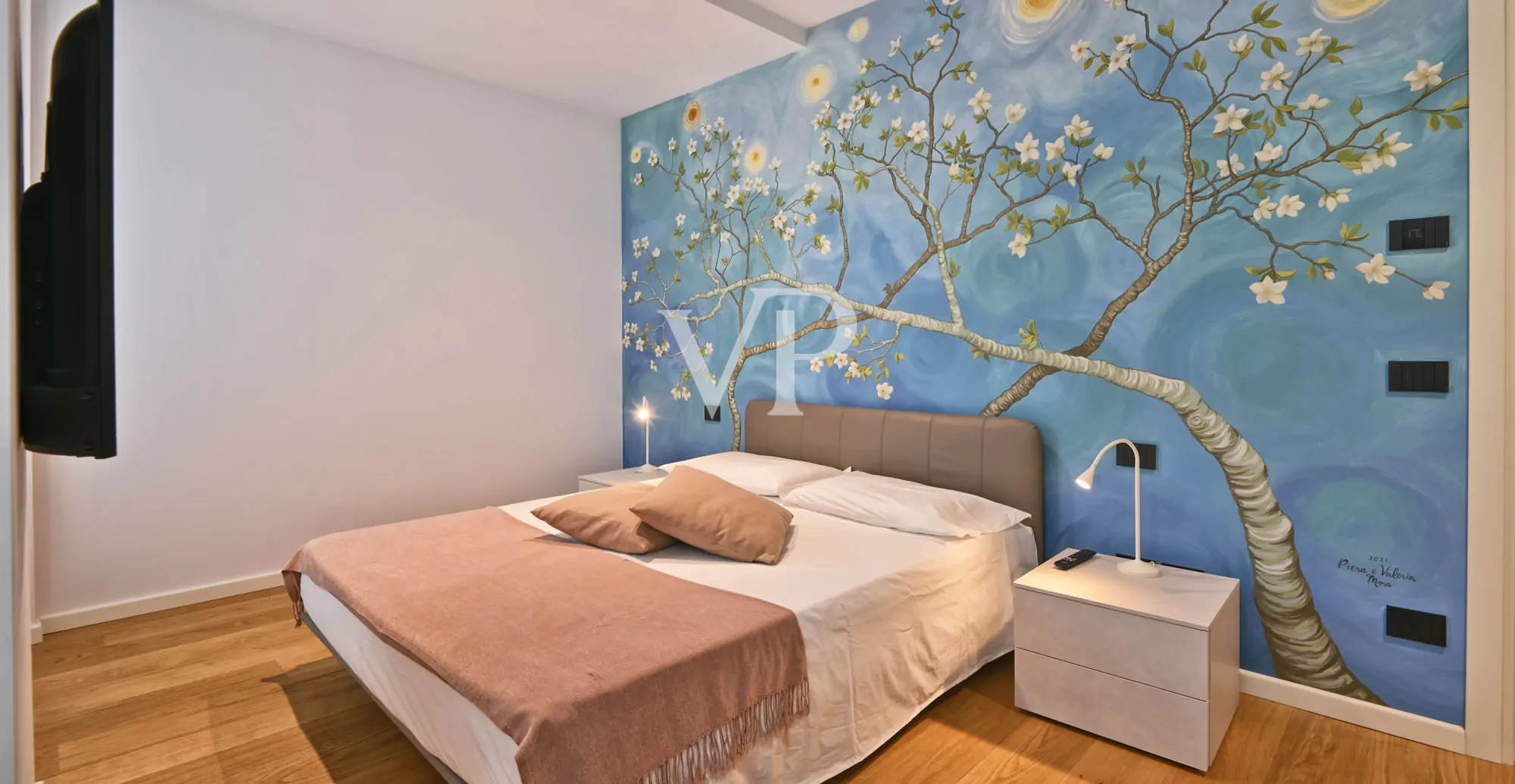 Elegant large apartment with terrace on the lakefront of Gargnano