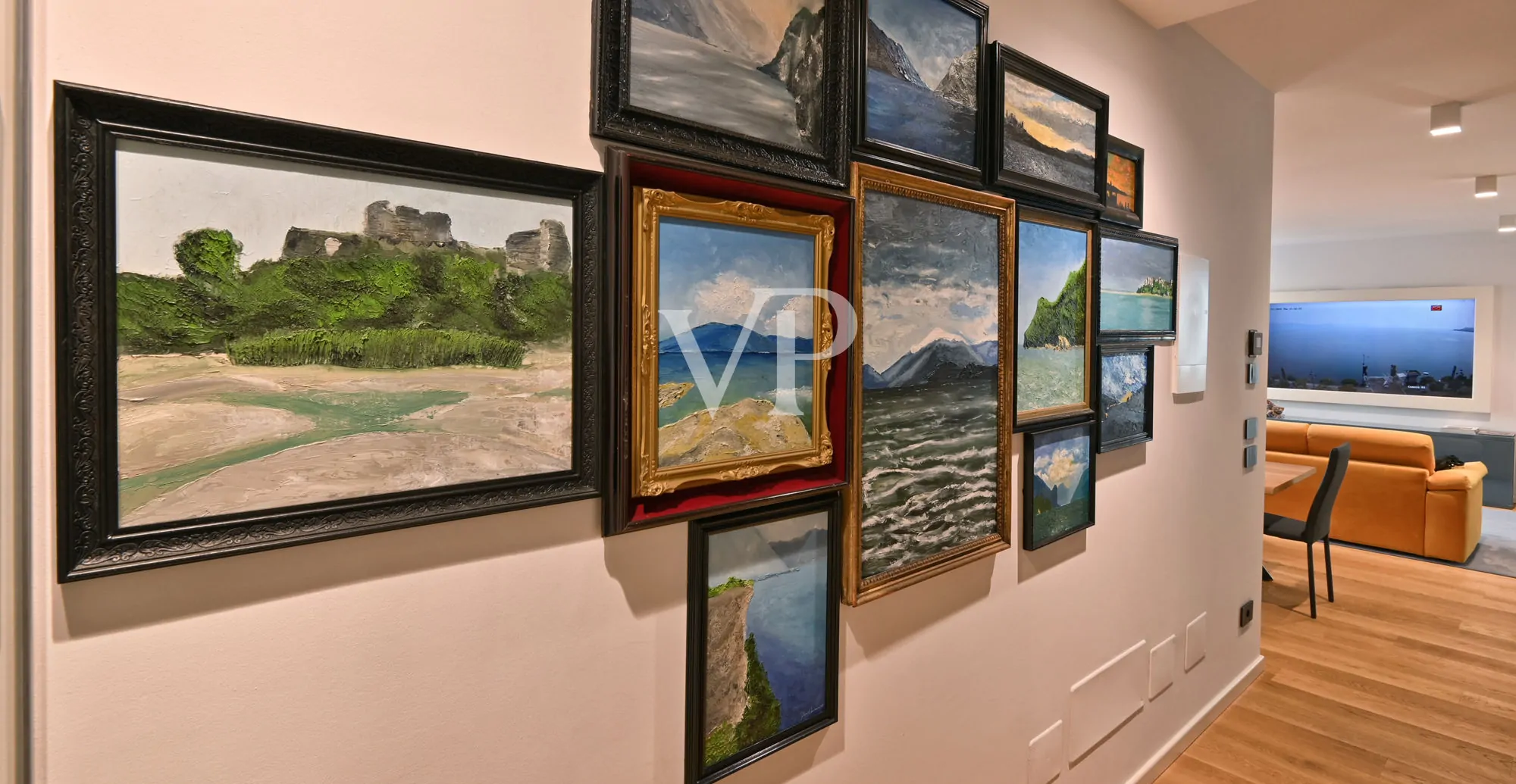 Elegant large apartment with terrace on the lakefront of Gargnano