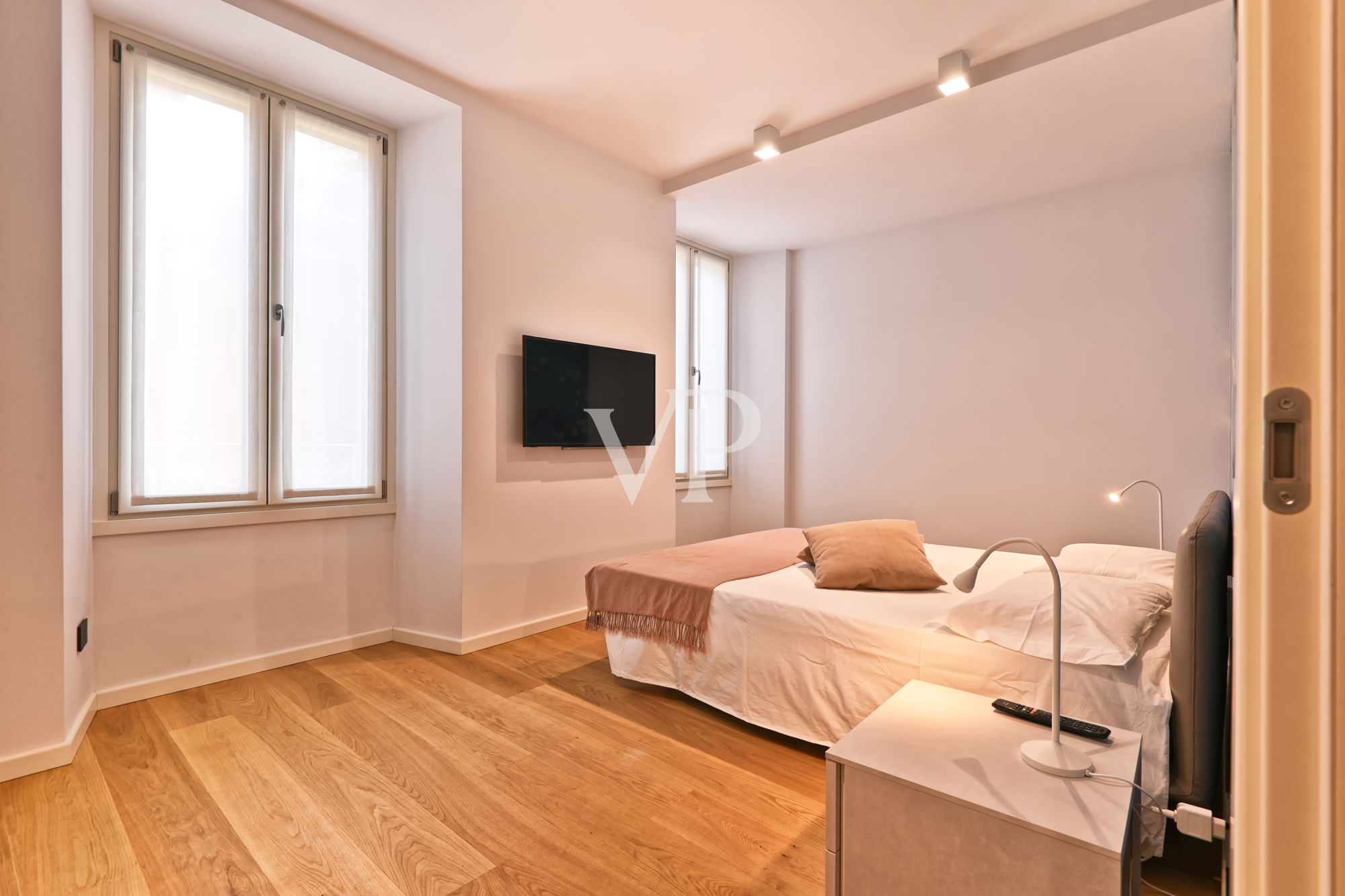 Elegante appartamento di ampie dimensioni con terrazzo sul lungolago di Gargnano