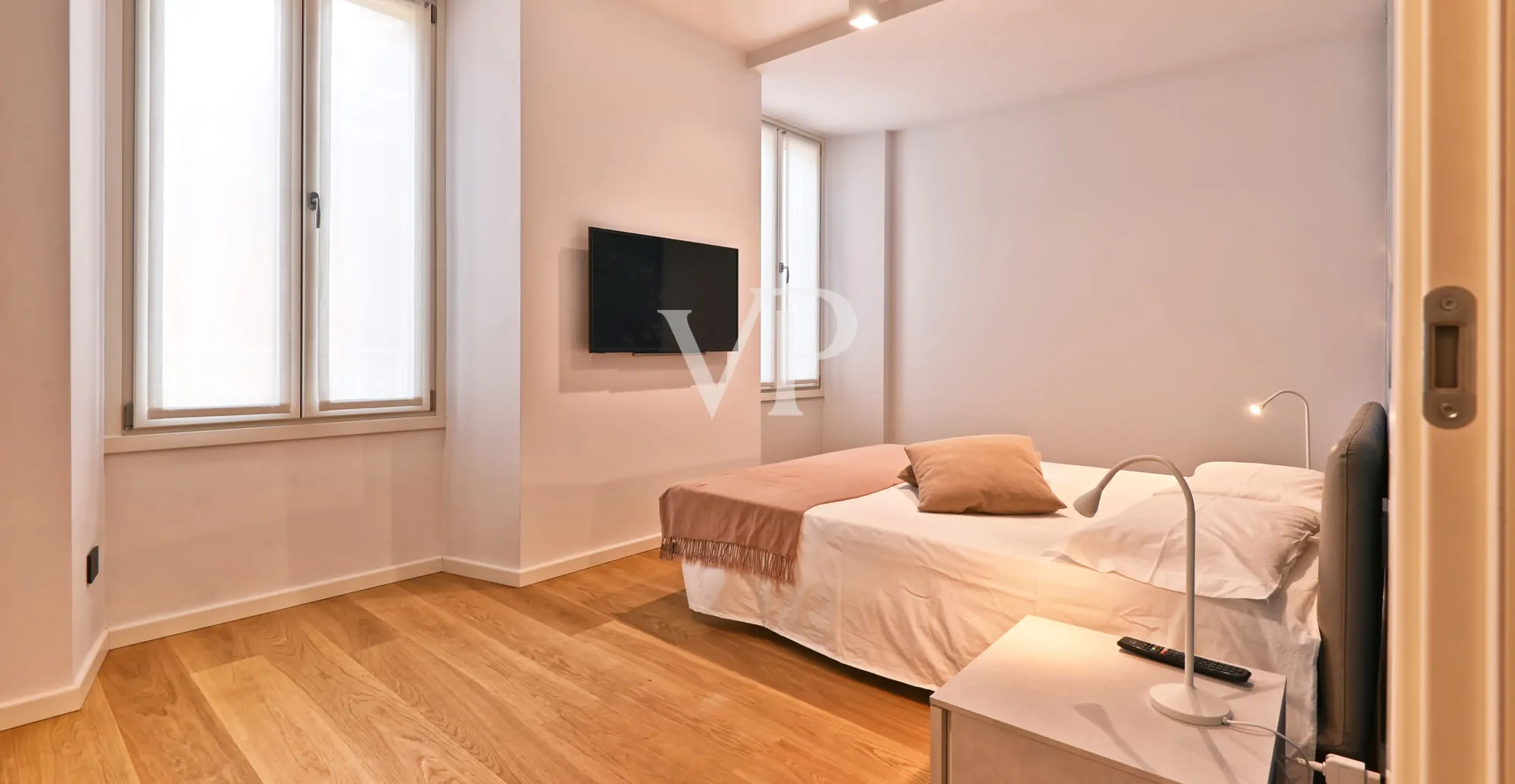 Elegant large apartment with terrace on the lakefront of Gargnano