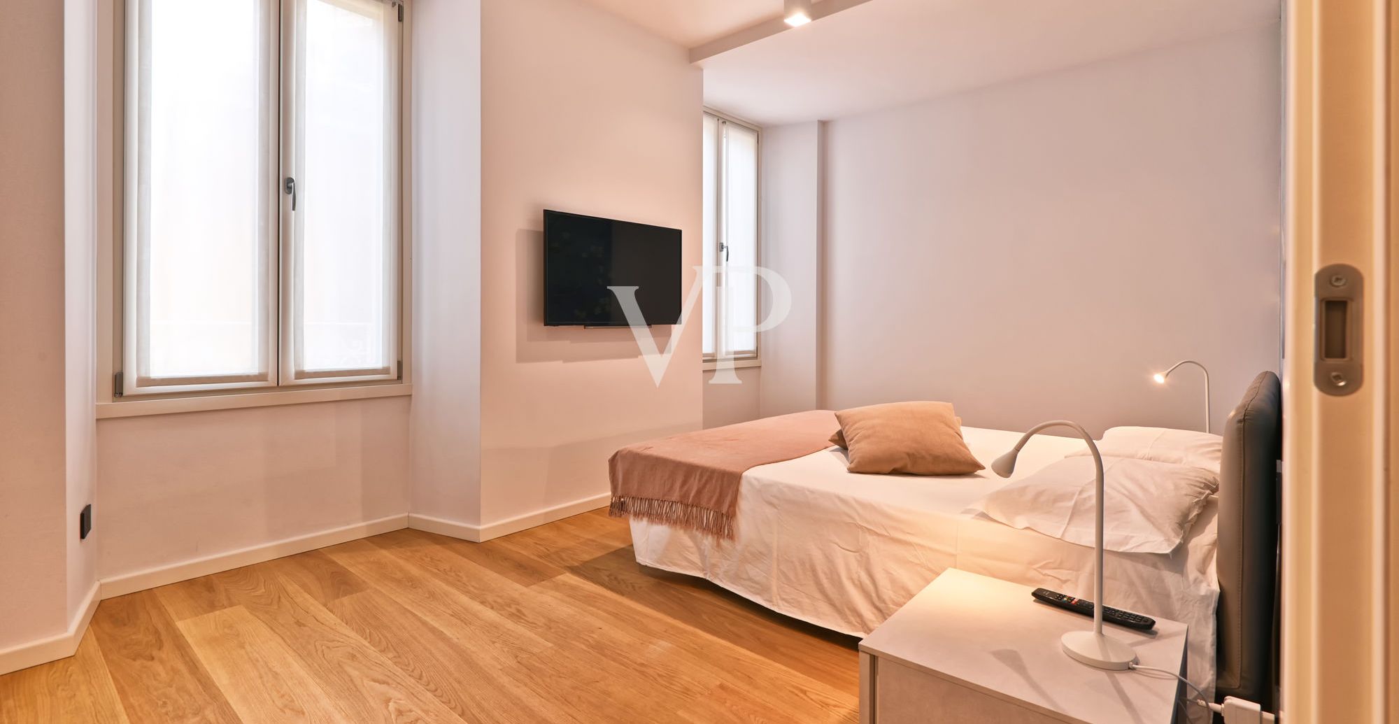 Elegante appartamento di ampie dimensioni con terrazzo sul lungolago di Gargnano
