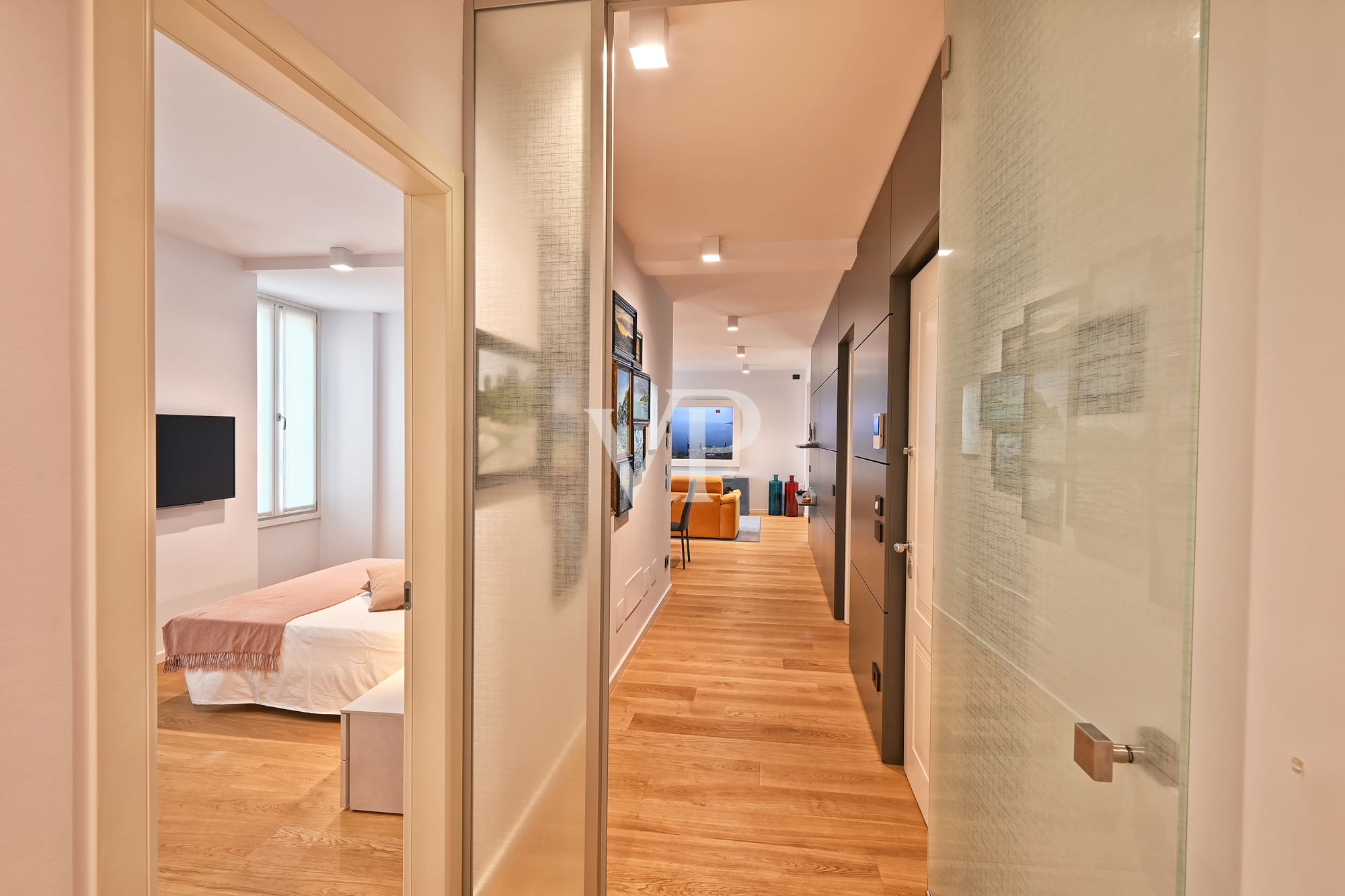 Elegante appartamento di ampie dimensioni con terrazzo sul lungolago di Gargnano