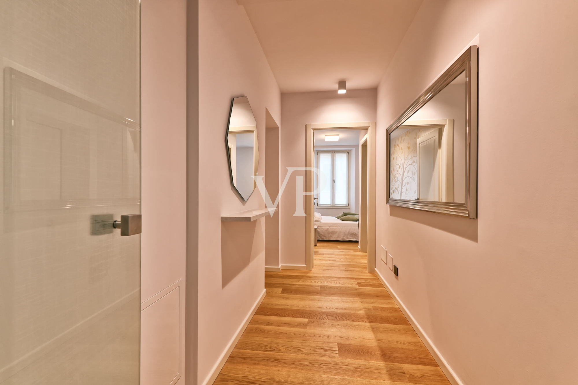 Elegante appartamento di ampie dimensioni con terrazzo sul lungolago di Gargnano