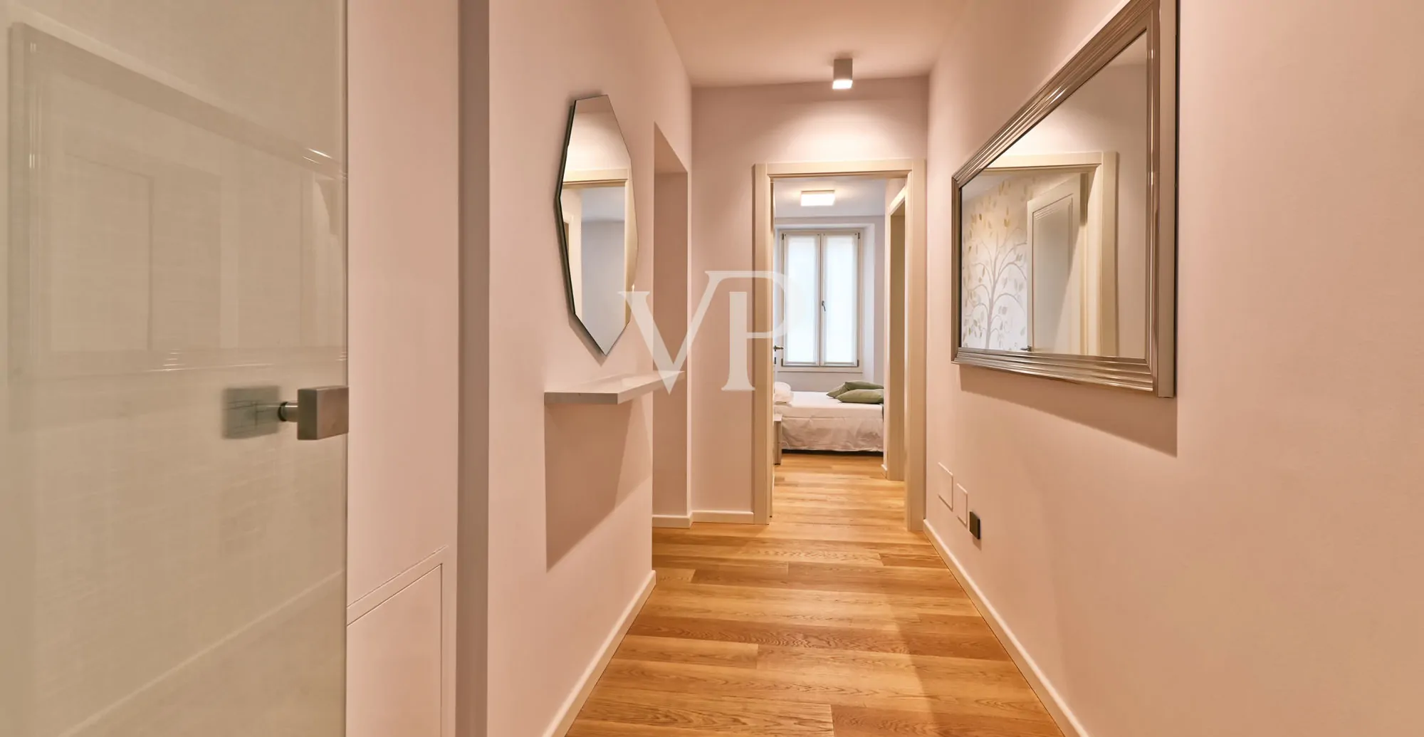 Elegant large apartment with terrace on the lakefront of Gargnano