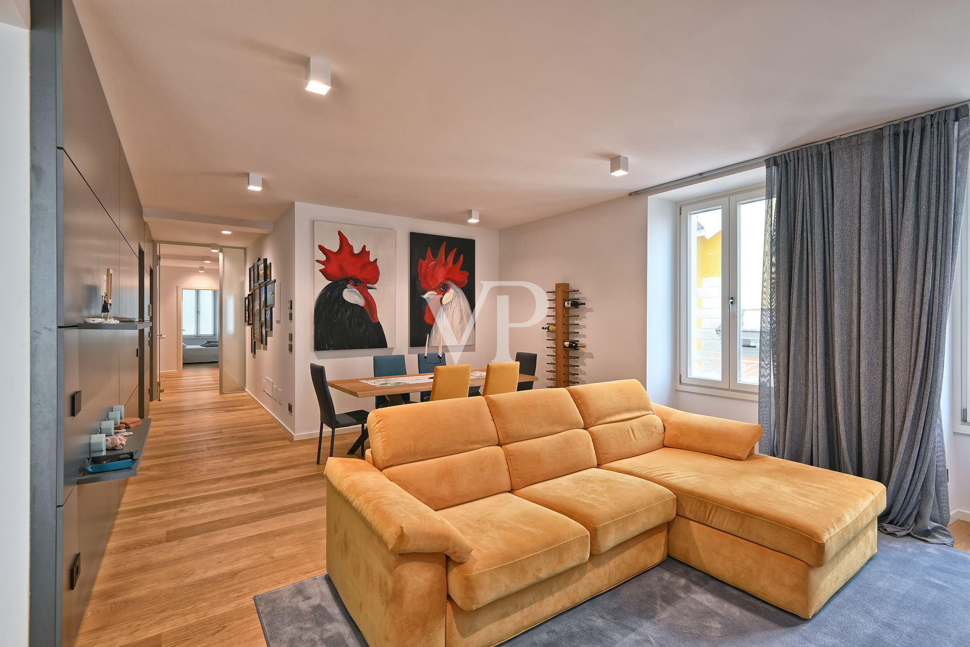 Elegante appartamento di ampie dimensioni con terrazzo sul lungolago di Gargnano
