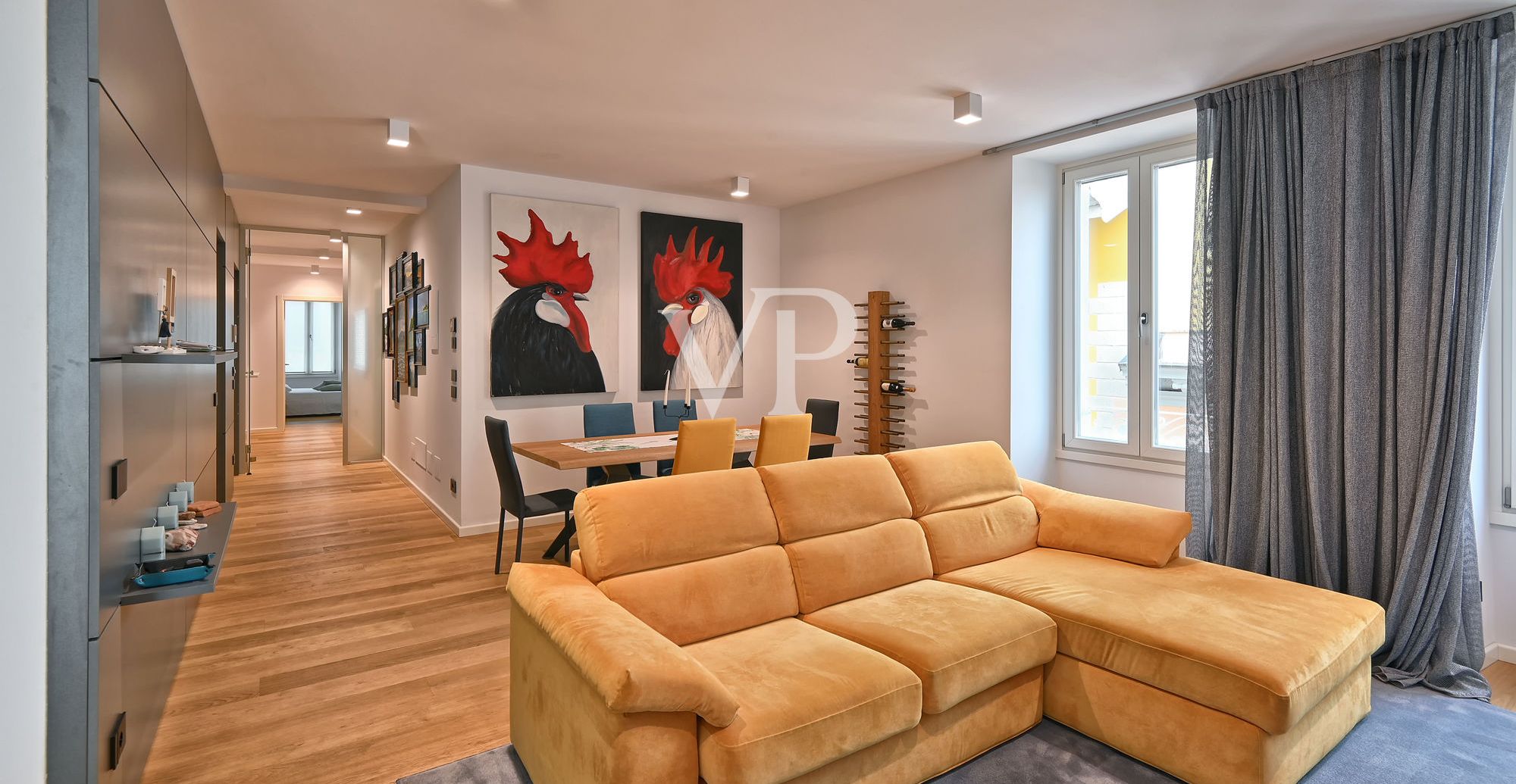 Elegante appartamento di ampie dimensioni con terrazzo sul lungolago di Gargnano