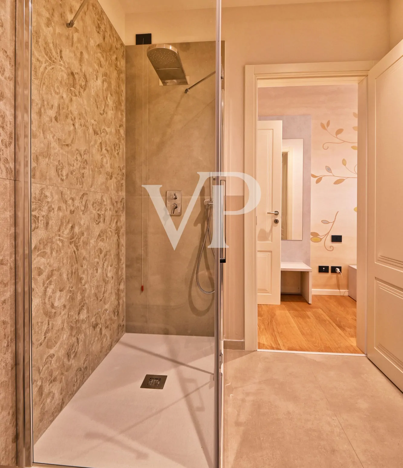 Elegant large apartment with terrace on the lakefront of Gargnano