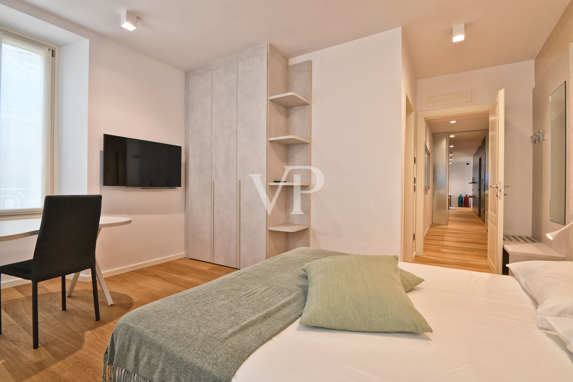 Elegante appartamento di ampie dimensioni con terrazzo sul lungolago di Gargnano