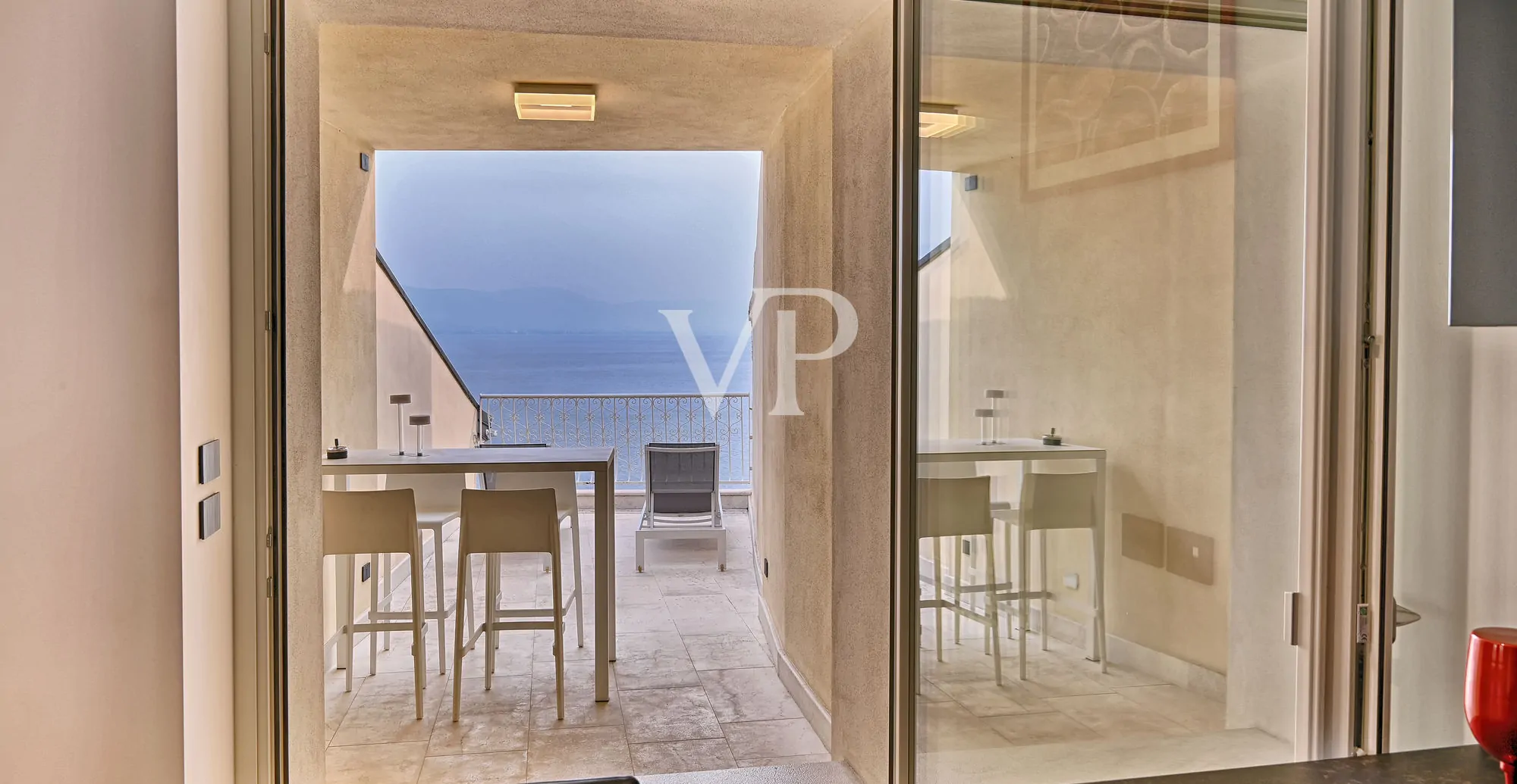 Elegant large apartment with terrace on the lakefront of Gargnano