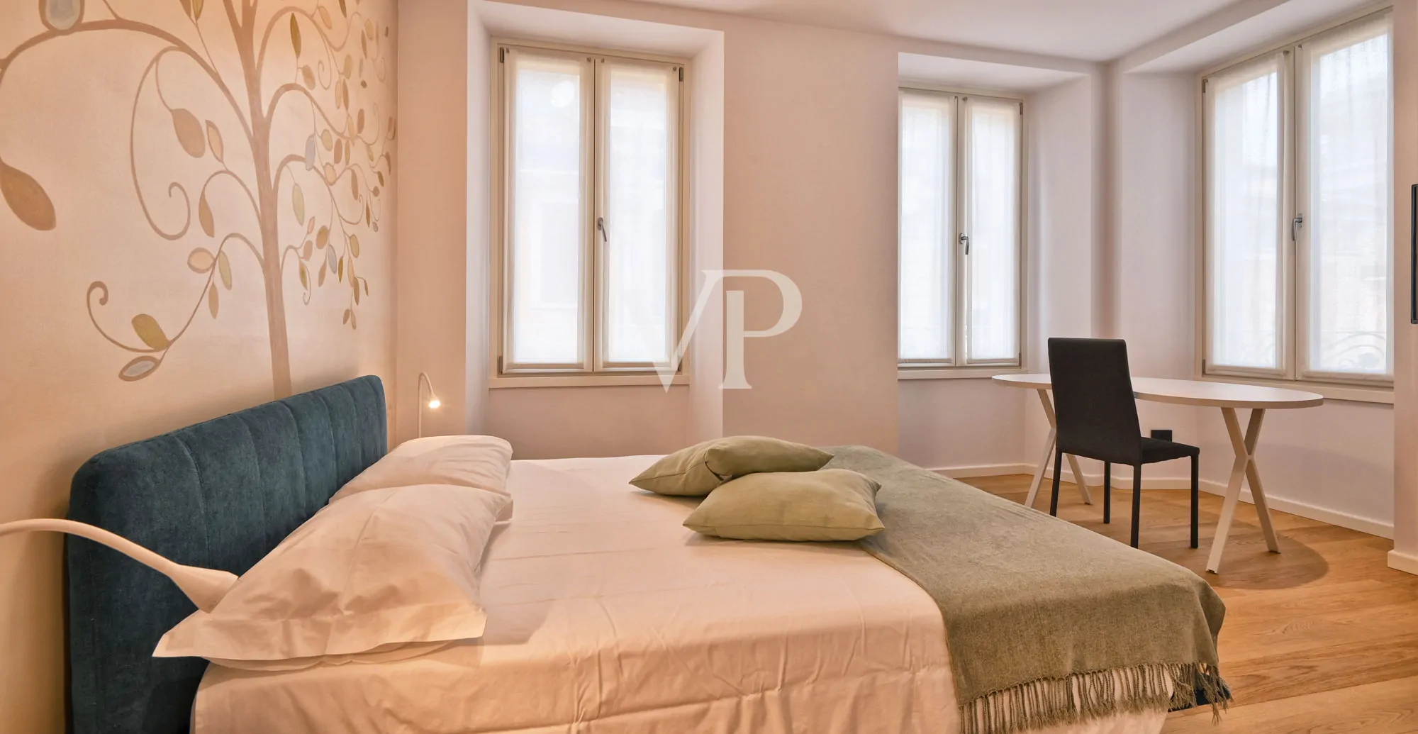 Elegant large apartment with terrace on the lakefront of Gargnano