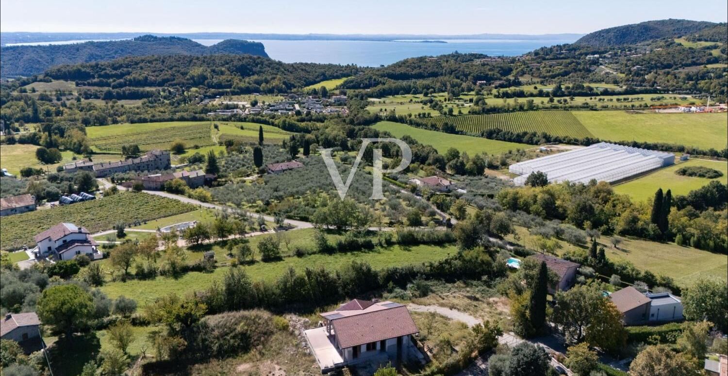Terrain à bâtir avec projet approuvé à Castion Veronese - votre opportunité d'investissement sur le lac de Garde !