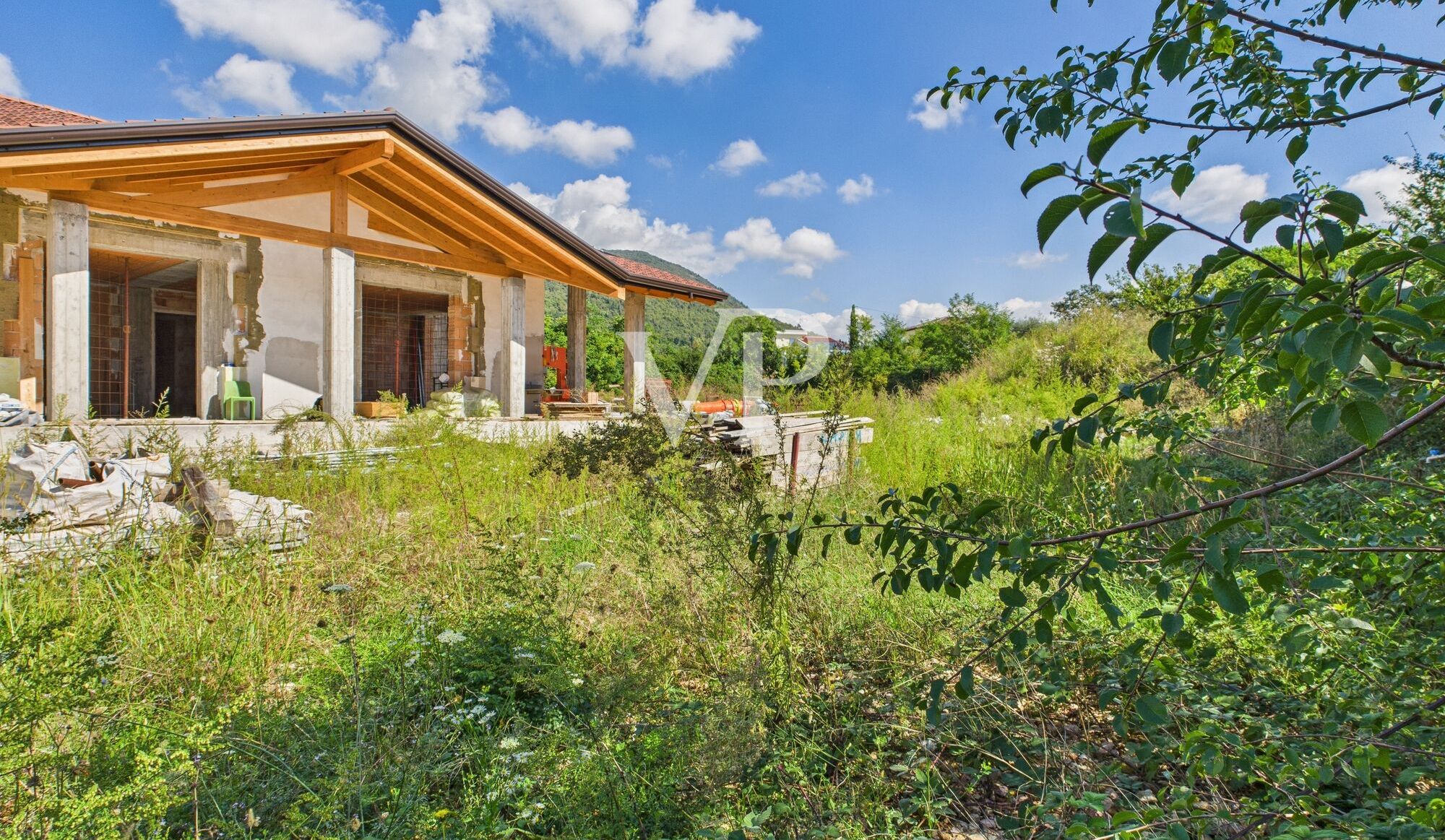 Terrain à bâtir avec projet approuvé à Castion Veronese - votre opportunité d'investissement sur le lac de Garde !