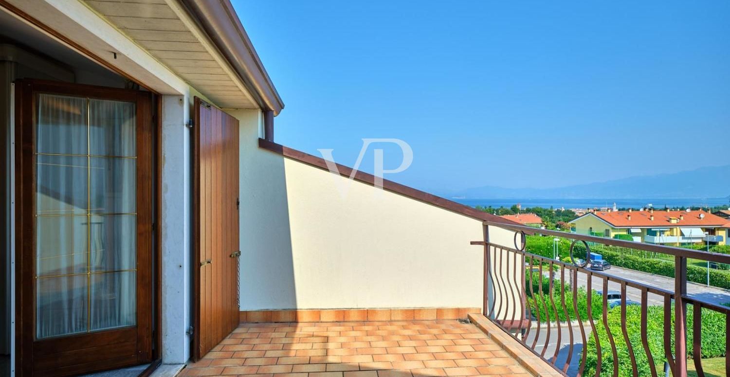 Appartamento Duplex con Vista Panoramica sul Lago nelle vicinanze del Centro