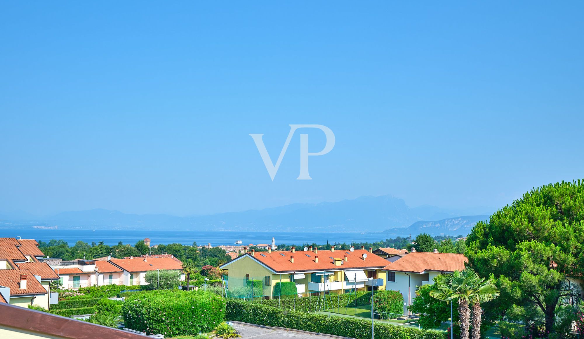 Appartamento Duplex con Vista Panoramica sul Lago nelle vicinanze del Centro