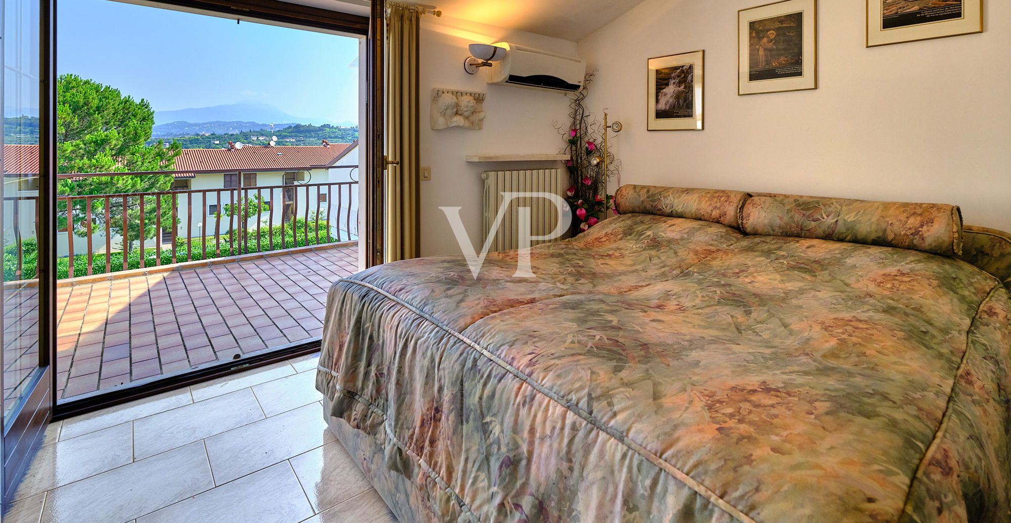 Appartamento Duplex con Vista Panoramica sul Lago nelle vicinanze del Centro