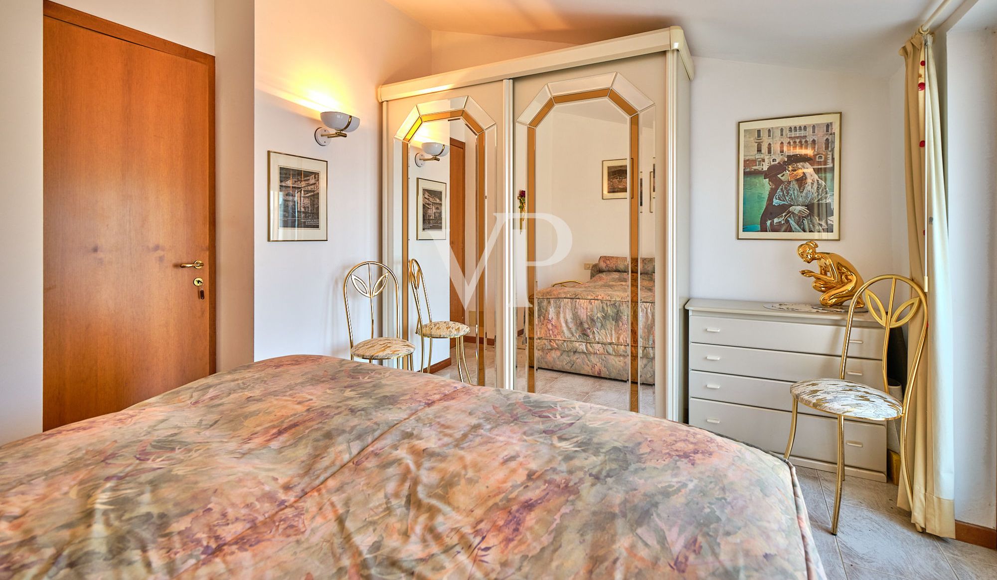 Appartamento Duplex con Vista Panoramica sul Lago nelle vicinanze del Centro