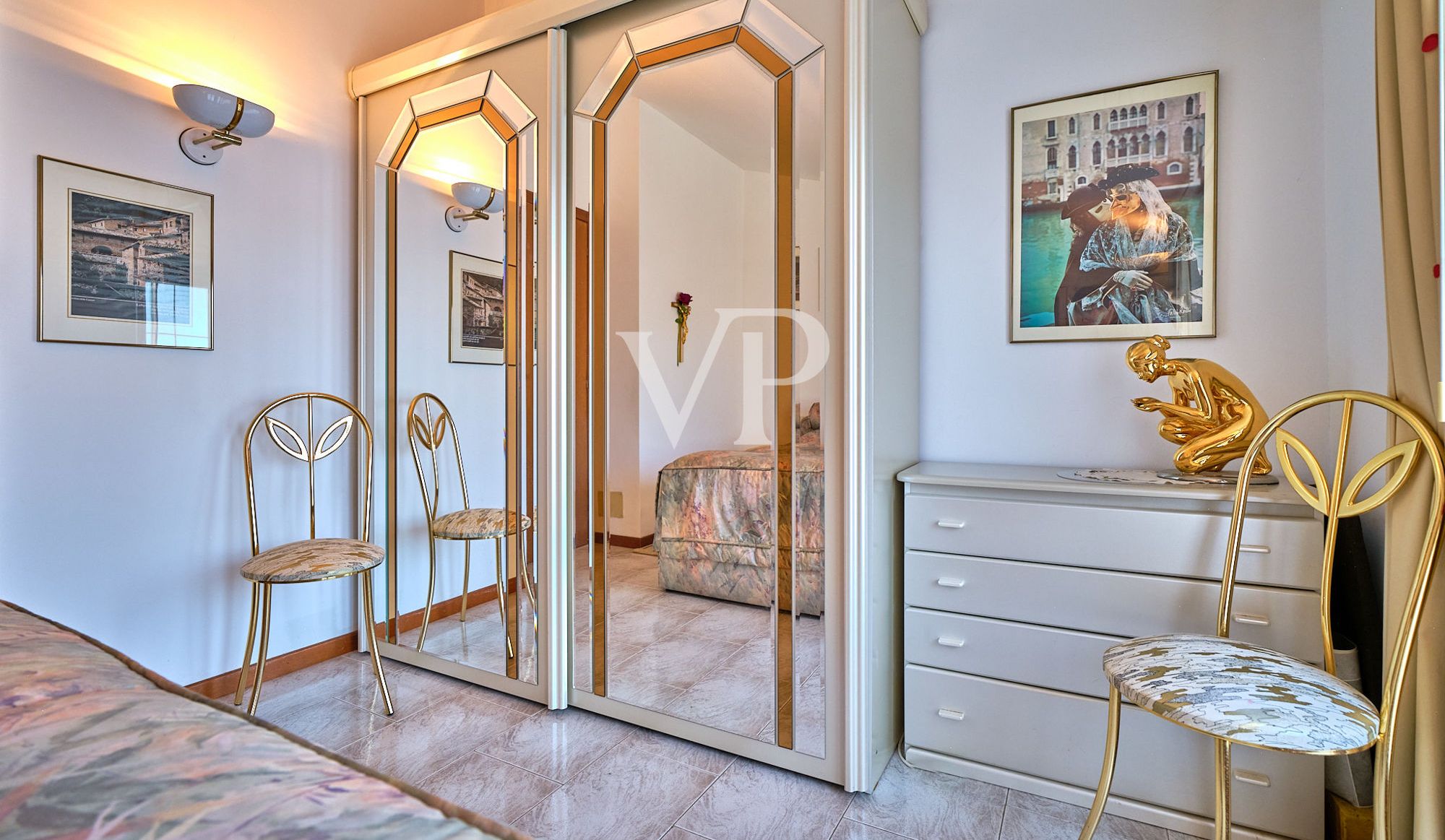 Appartamento Duplex con Vista Panoramica sul Lago nelle vicinanze del Centro