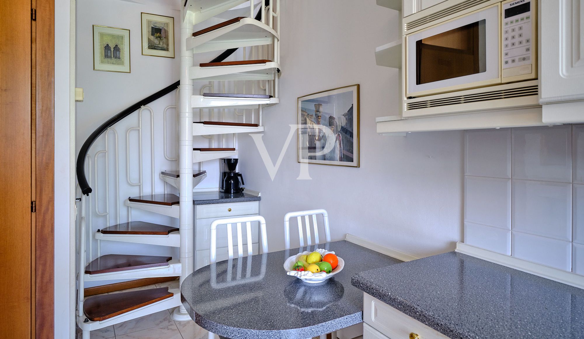 Appartamento Duplex con Vista Panoramica sul Lago nelle vicinanze del Centro