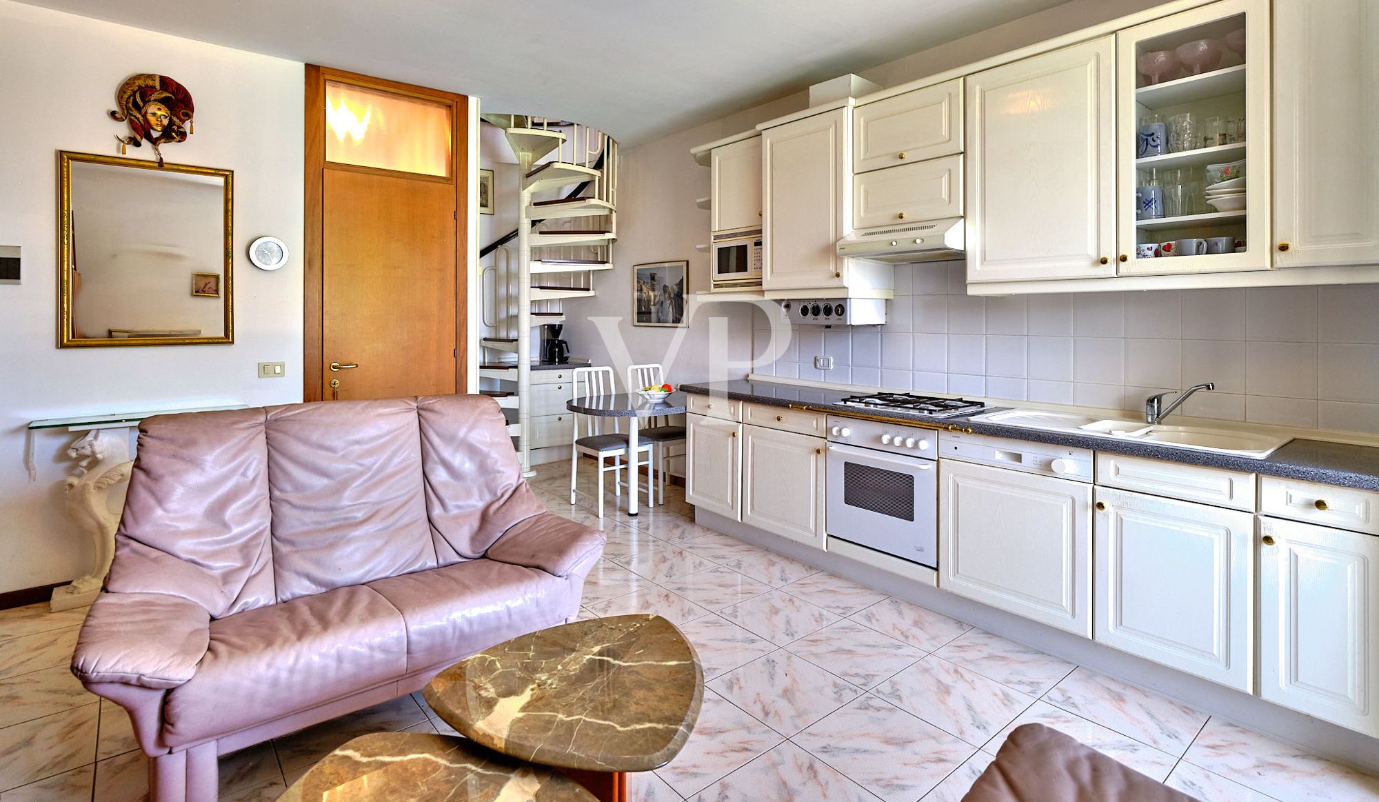 Appartamento Duplex con Vista Panoramica sul Lago nelle vicinanze del Centro
