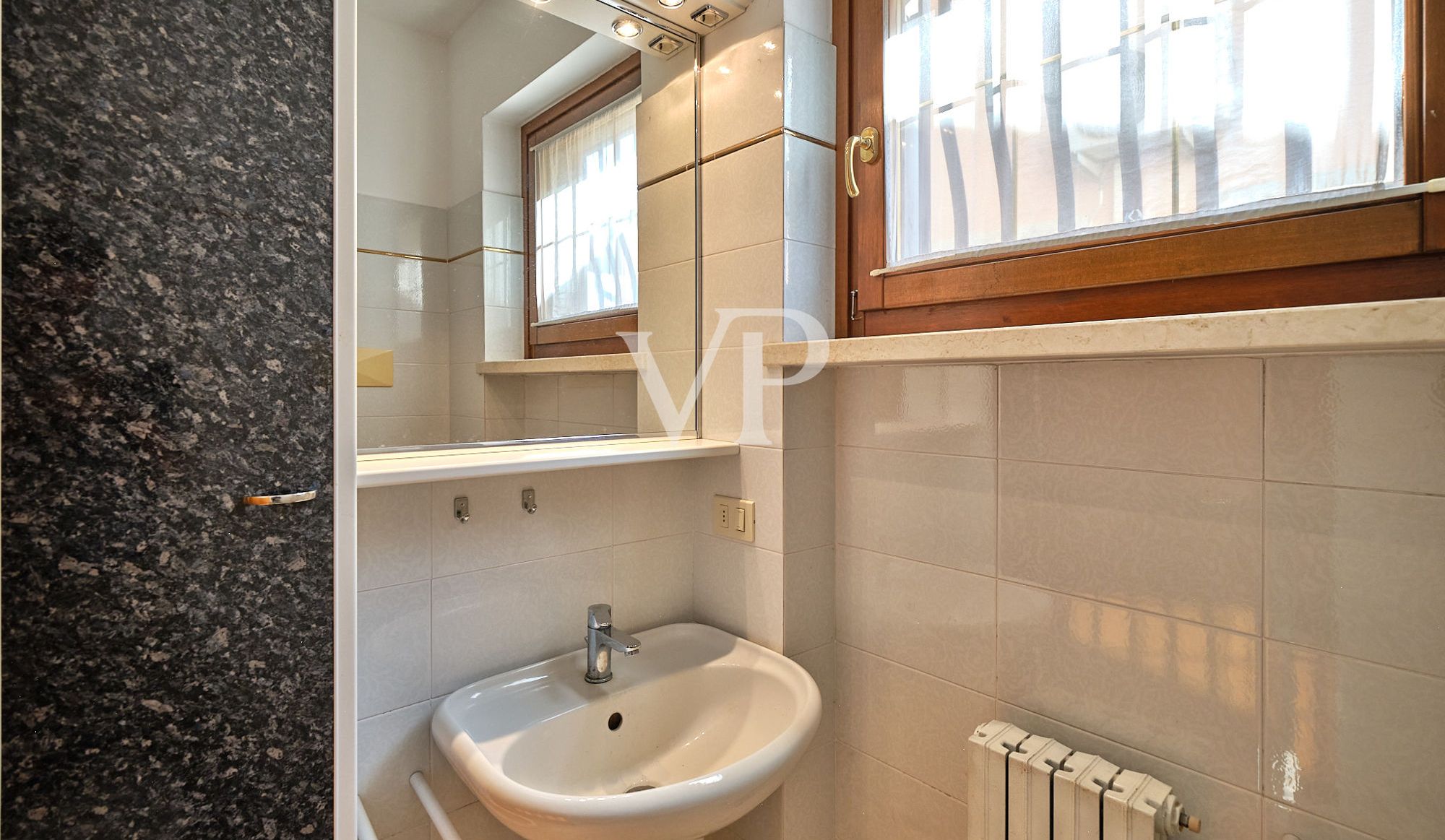 Appartamento Duplex con Vista Panoramica sul Lago nelle vicinanze del Centro