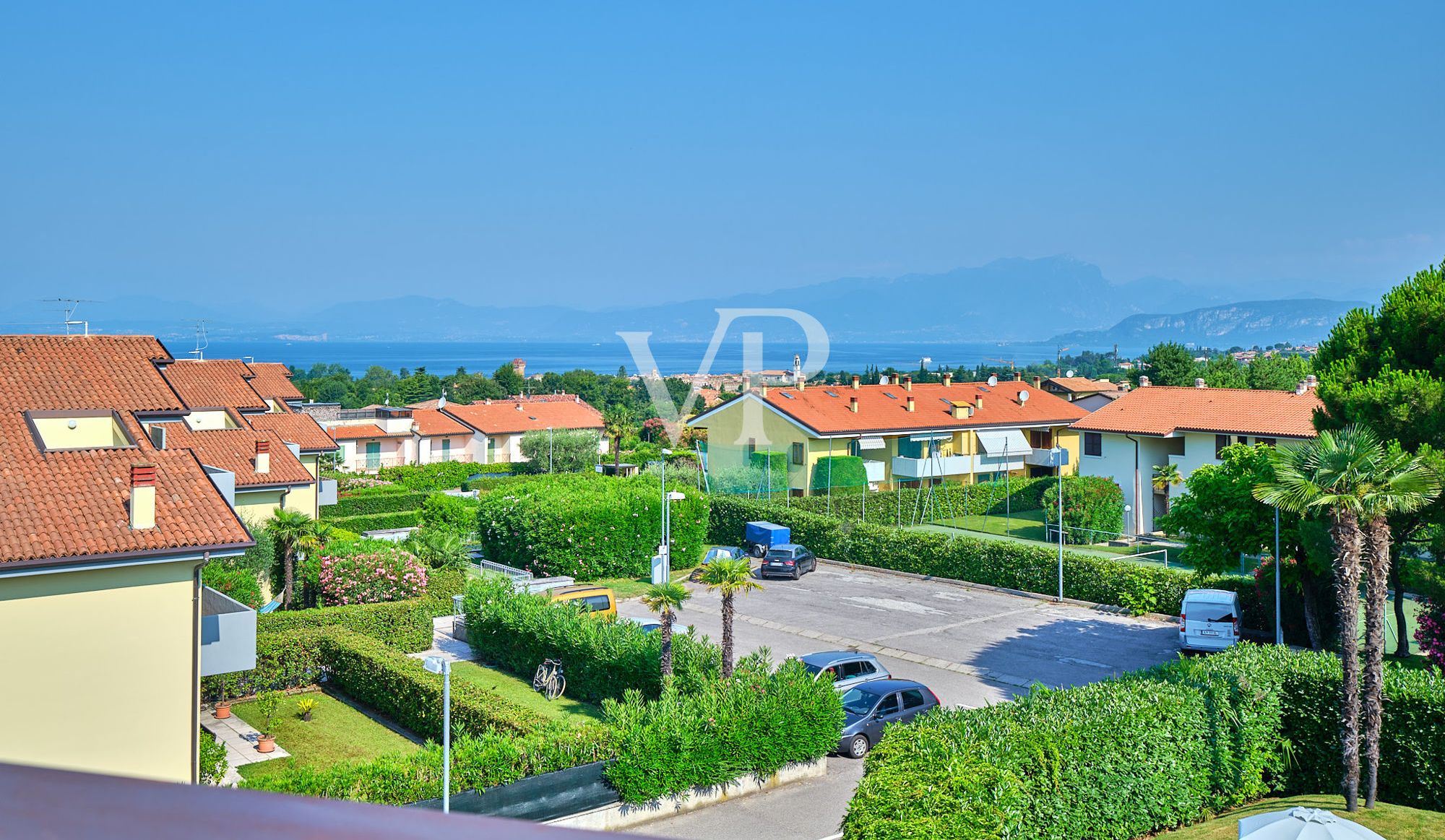 Appartamento Duplex con Vista Panoramica sul Lago nelle vicinanze del Centro