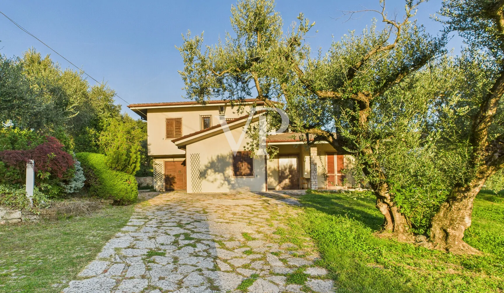 Elegante villa con ampio parco privato a Caprino Veronese – Località Caiar