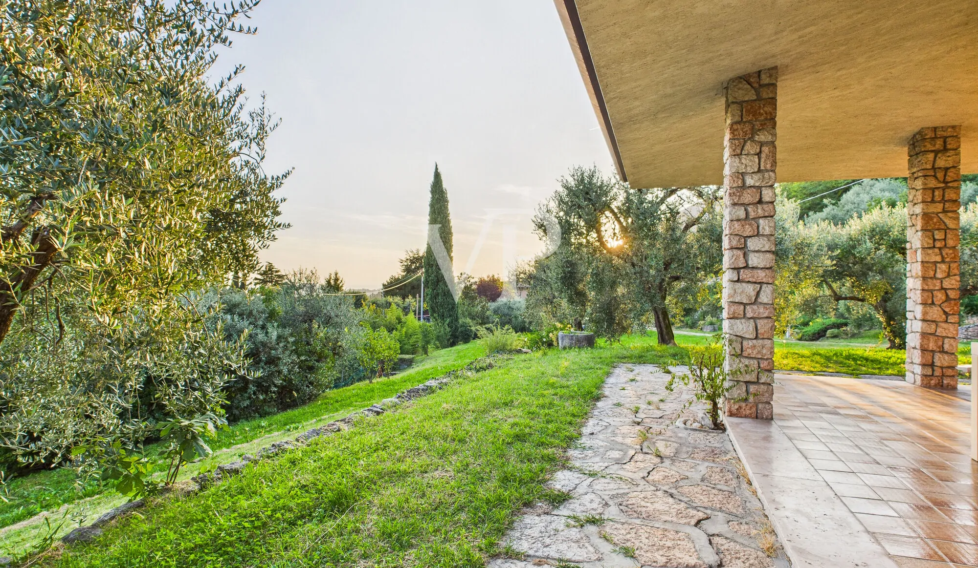 Elegante villa con ampio parco privato a Caprino Veronese – Località Caiar