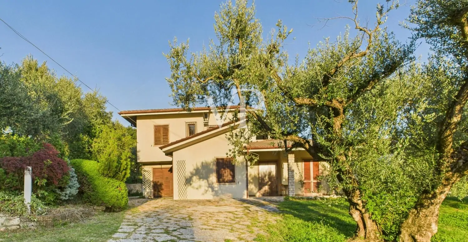 Elegante villa con ampio parco privato a Caprino Veronese – Località Caiar