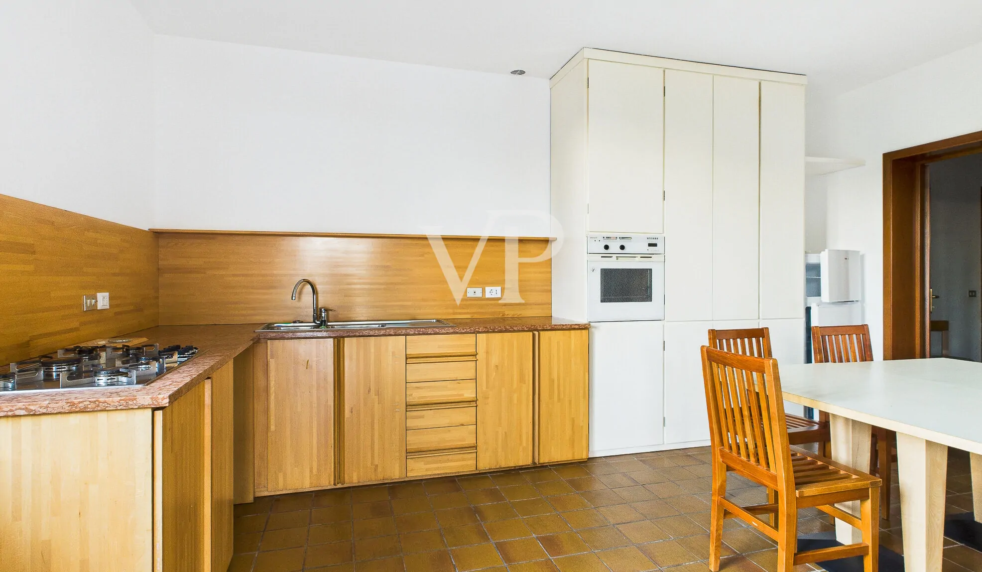 Elegante villa con ampio parco privato a Caprino Veronese – Località Caiar